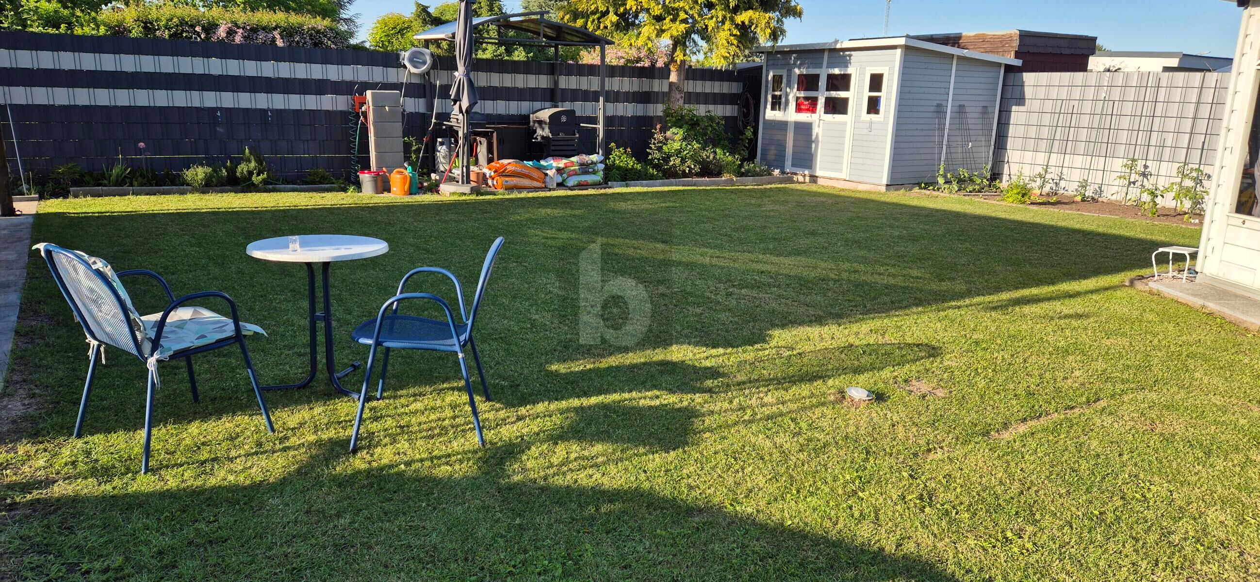IHR RÜCKZUGSORT IM GRÜNEN: KLEINGARTENHAUS MIT POOL, GRILLPLATZ UND GARTENPARADIES / / 2601 Sollenau / Bild 1