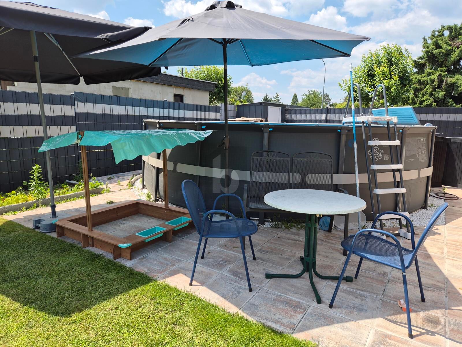 IHR RÜCKZUGSORT IM GRÜNEN: KLEINGARTENHAUS MIT POOL, GRILLPLATZ UND GARTENPARADIES / / 2601 Sollenau / Bild 4