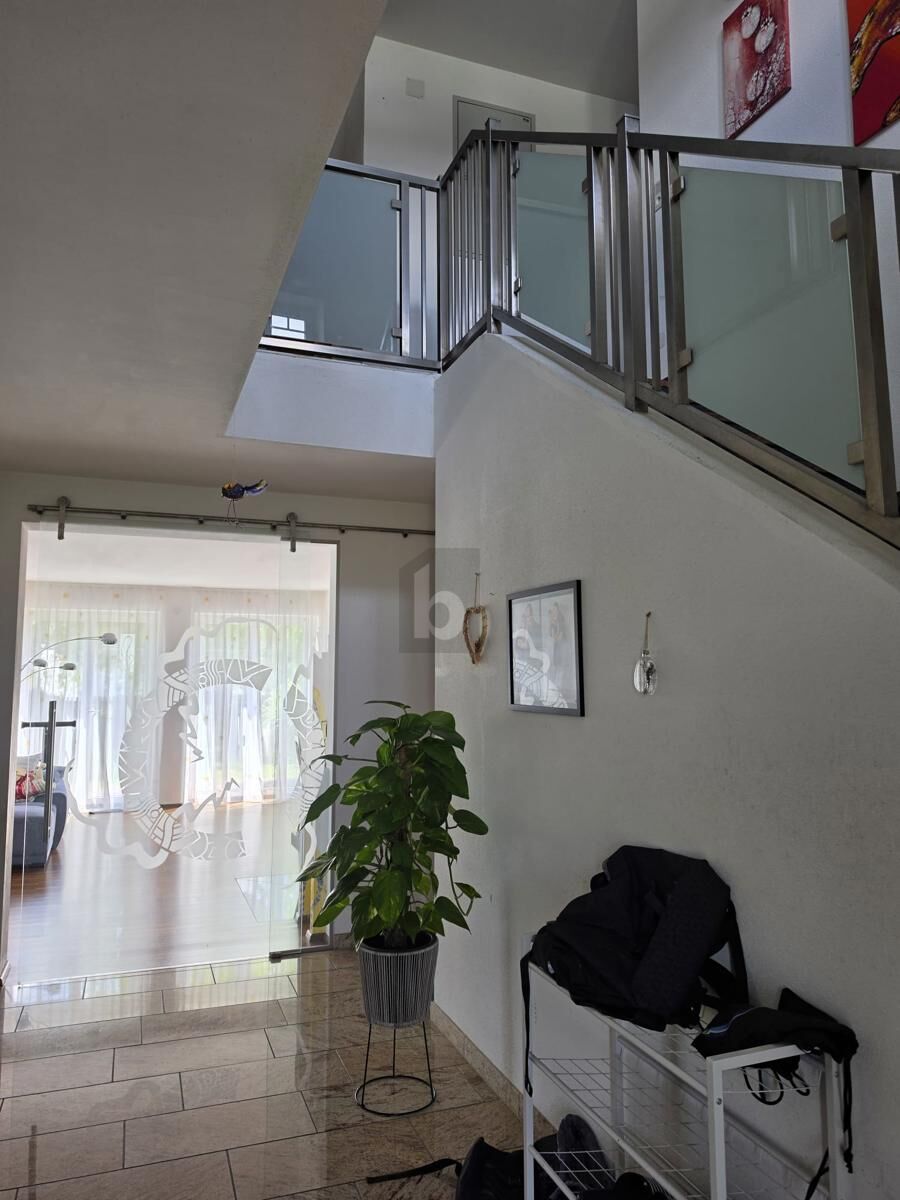 EXKLUSIVES NIEDRIGSTENERGIEHAUS: SMART-HOME, PREMIUM-AUSSTATTUNG & 1.295 M² RUHELAGE / / 4303 St. Pantaleon / Bild 1