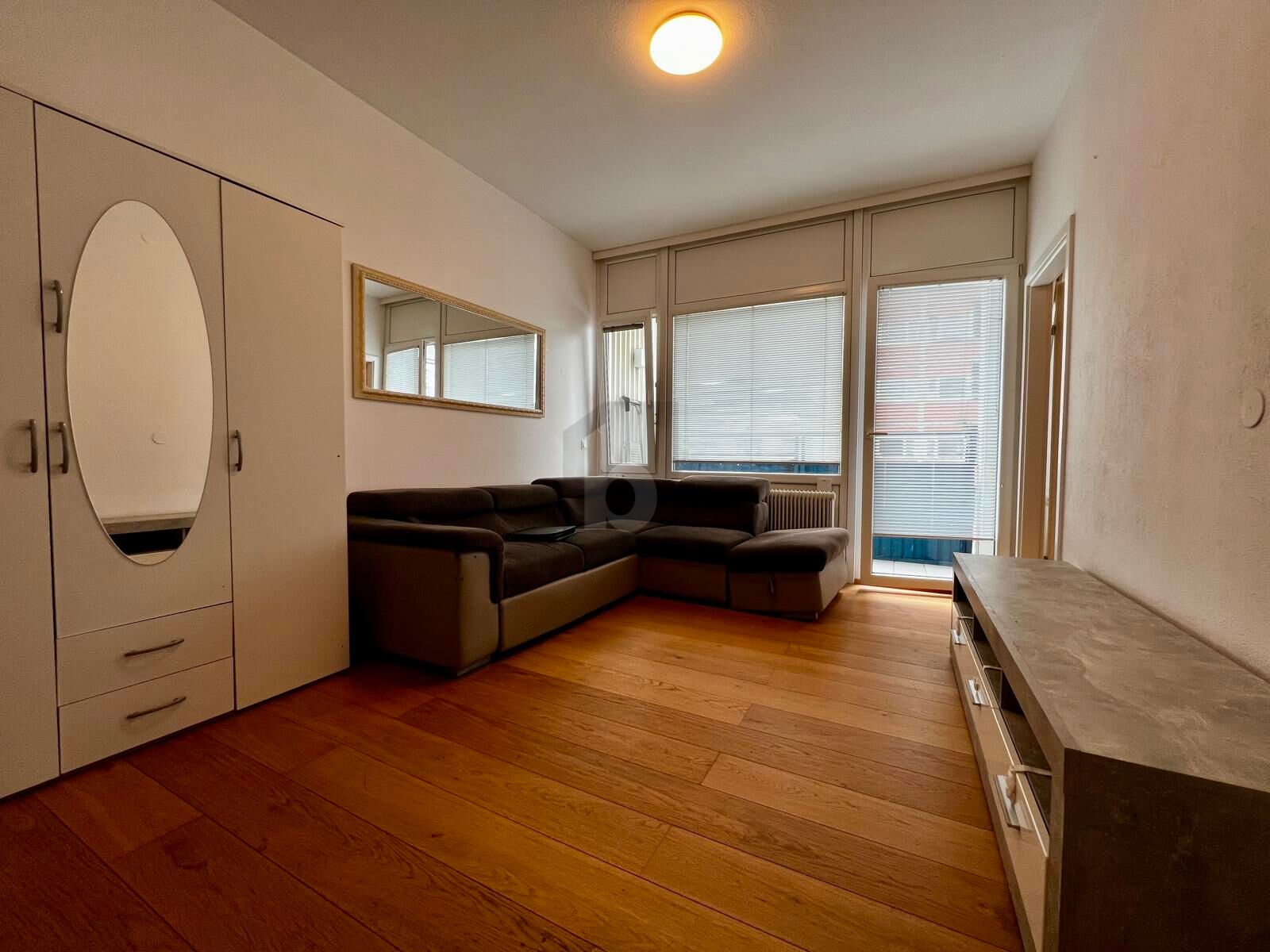 IDEAL F�R ANLEGER! GUTER ZUSTAND IN ZENTRALER LAGE MIT BALKON