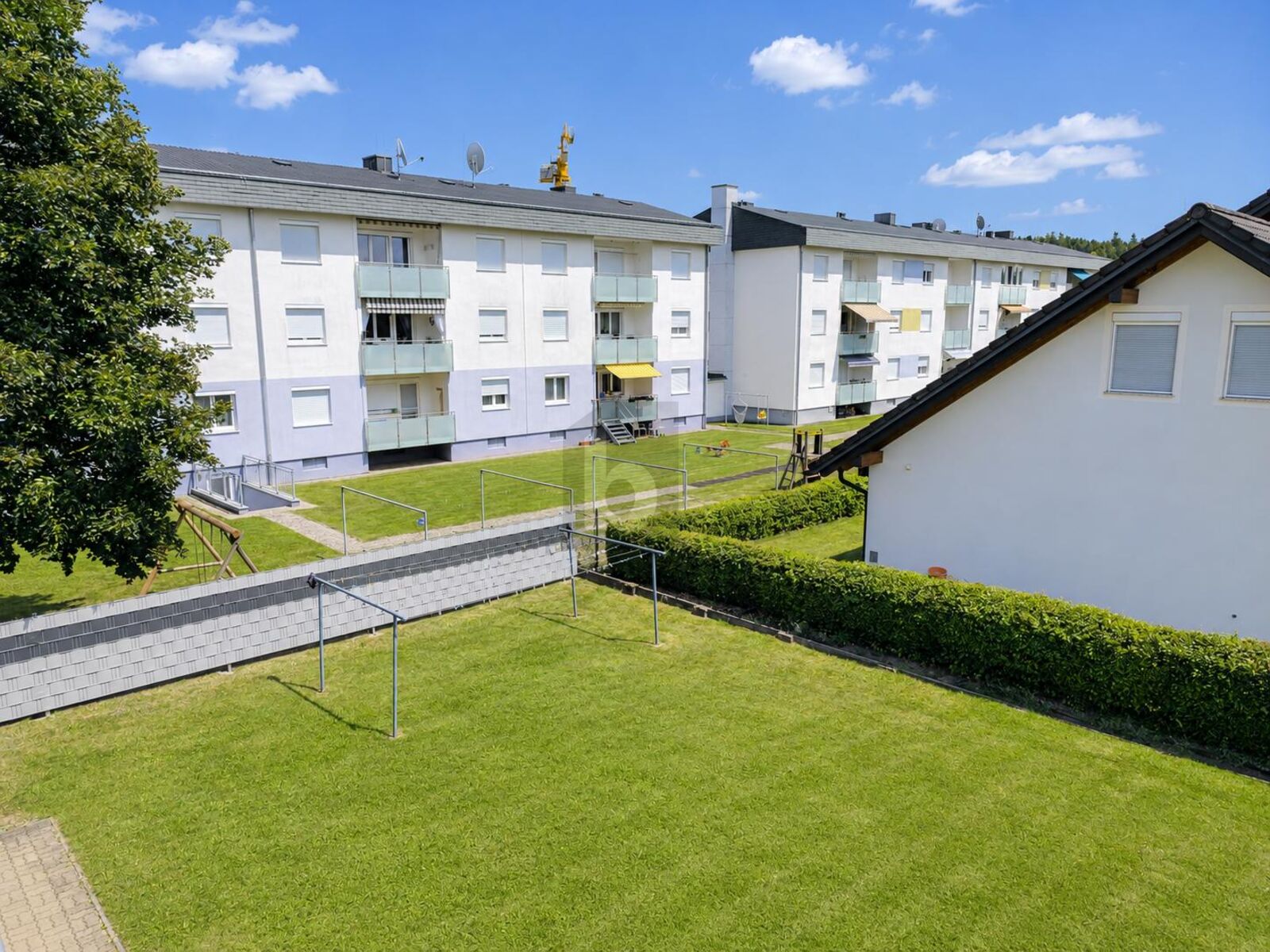 HELLES ZUHAUSE MIT BALKON, GRÜNBLICK UND VIEL POTENZIAL / / 4870 Vöcklamarkt / Bild 0