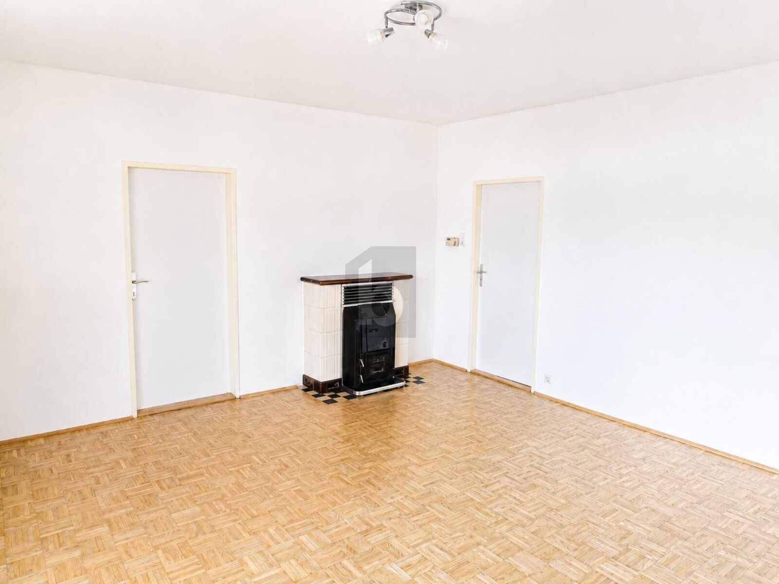 HELLES ZUHAUSE MIT BALKON, GRÜNBLICK UND VIEL POTENZIAL / / 4870 Vöcklamarkt / Bild 3