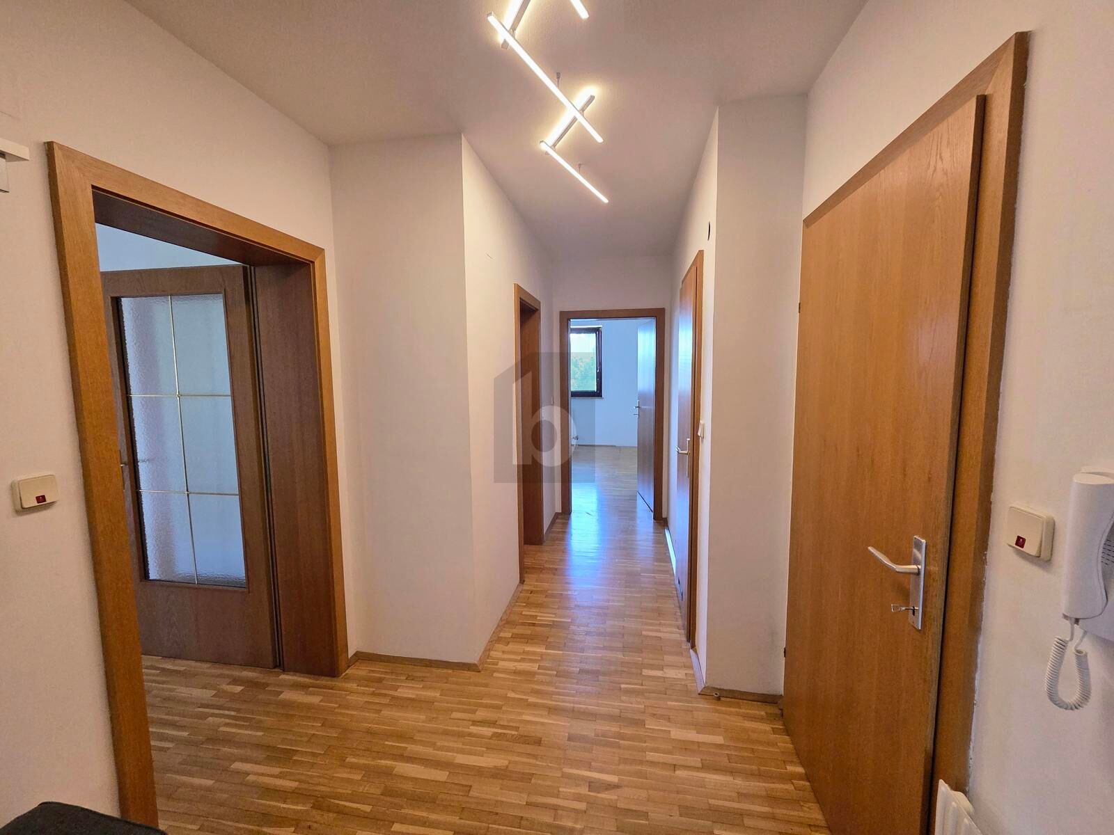 HELLES ZUHAUSE MIT SÜDBALKON, TIEFGARAGE & GEMEINSCHAFTSGARTEN / / 8042 Graz / Bild 2