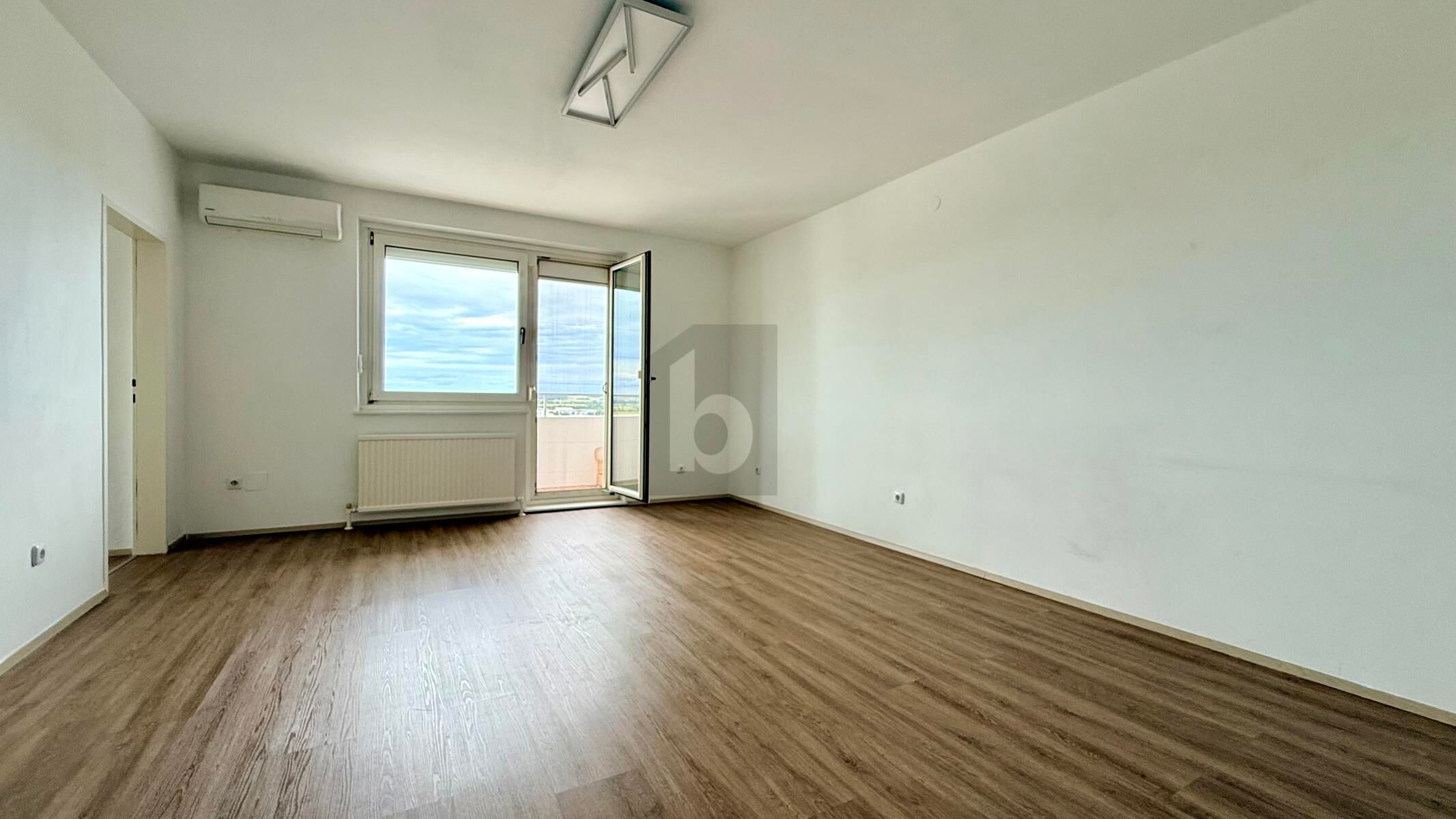 PANORAMAWOHNUNG MIT KLIMAANLAGE UND SONNIGEM S�D-OST BALKON /  / 7000&nbsp;Eisenstadt / Bild 1