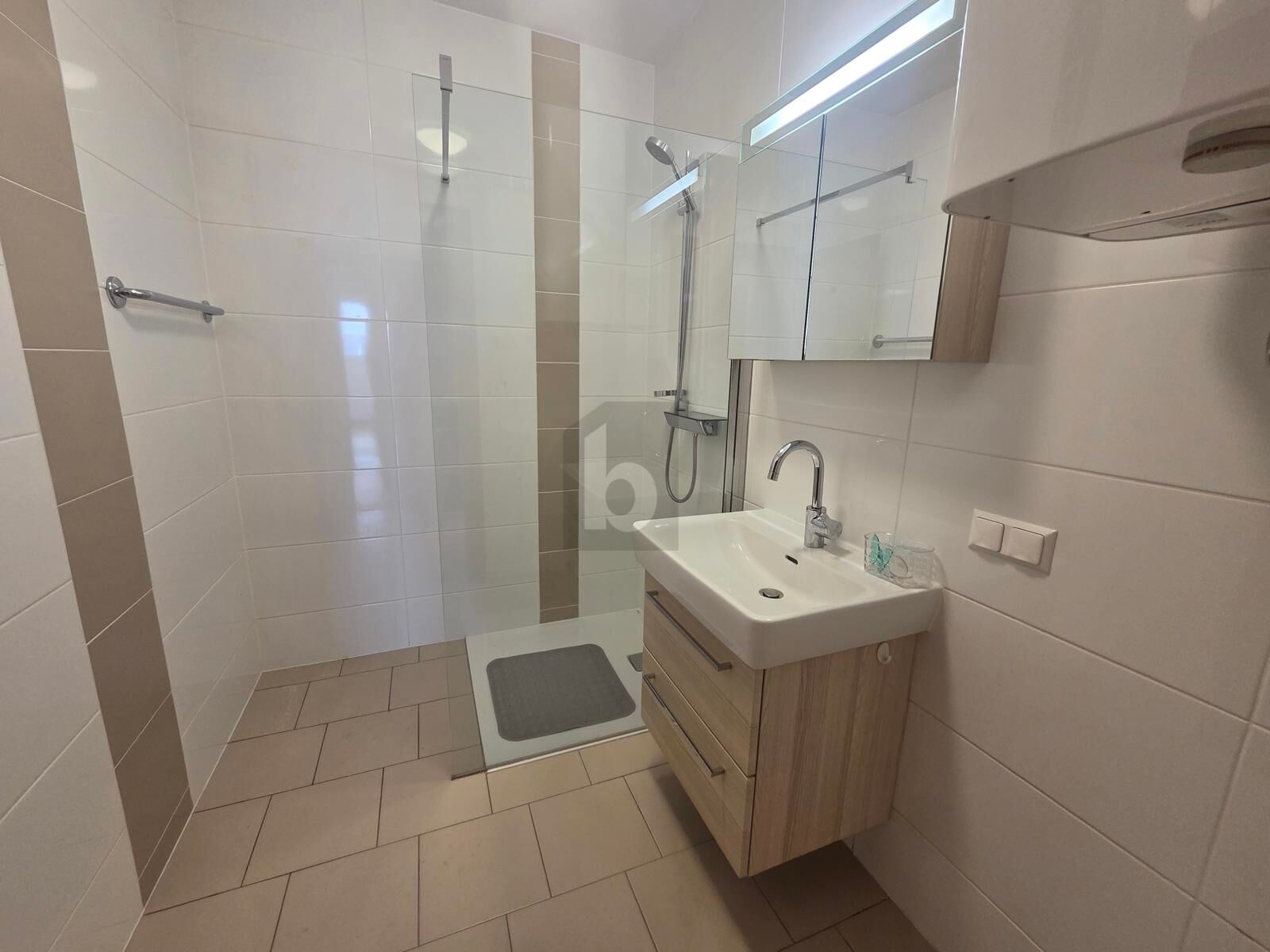 RUHIG WOHNEN, ZENTRAL LEBEN, MIT LOGGIA UND VIEL LICHT / / 8020 Graz / Bild 4