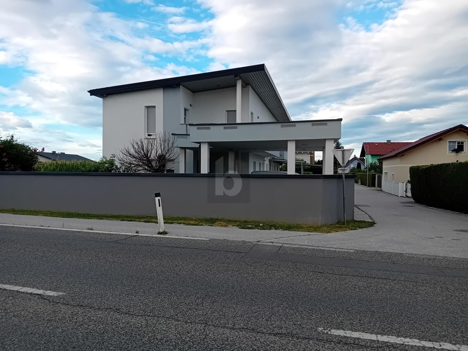 MODERNES WOHNEN MIT GARTEN, TERRASSE & BALKON IN TOPLAGE