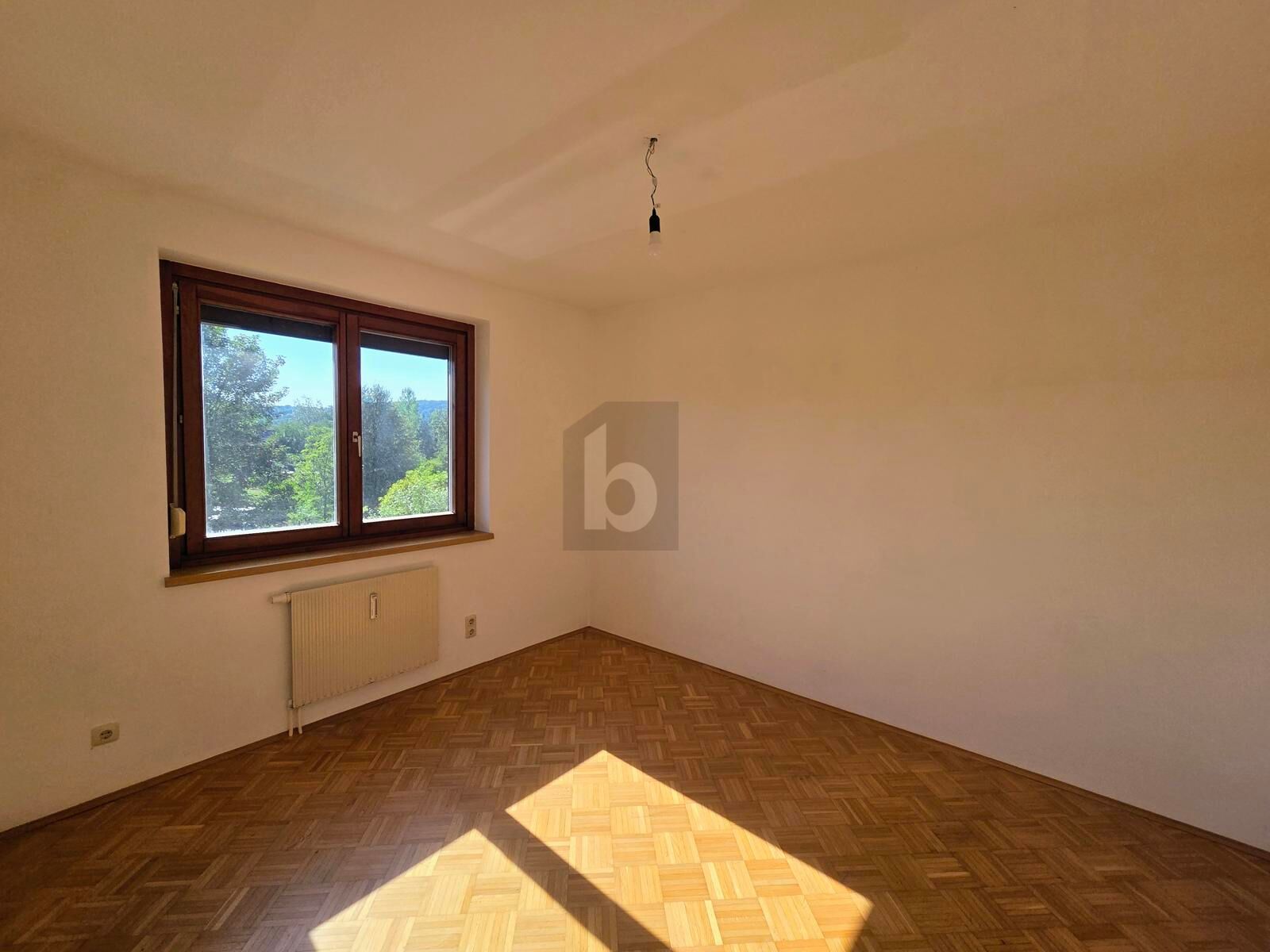 GROßZÜGIGES ZUHAUSE MIT LOGGIA, GARAGE UND KLIMAANLAGE IN BELIEBTER LAGE / / 8072 Fernitz / Bild 2