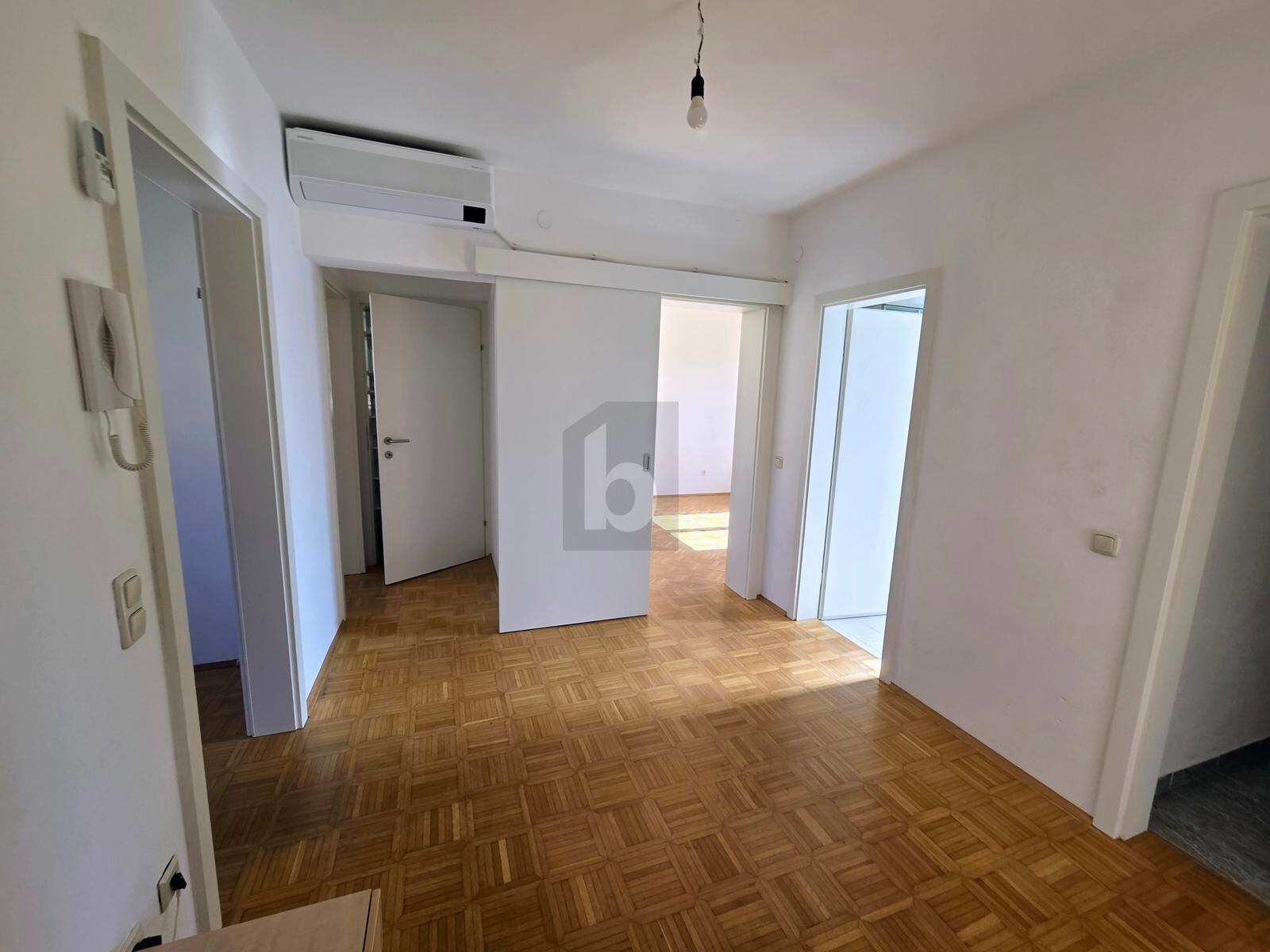 GROßZÜGIGES ZUHAUSE MIT LOGGIA, GARAGE UND KLIMAANLAGE IN BELIEBTER LAGE / / 8072 Fernitz / Bild 1