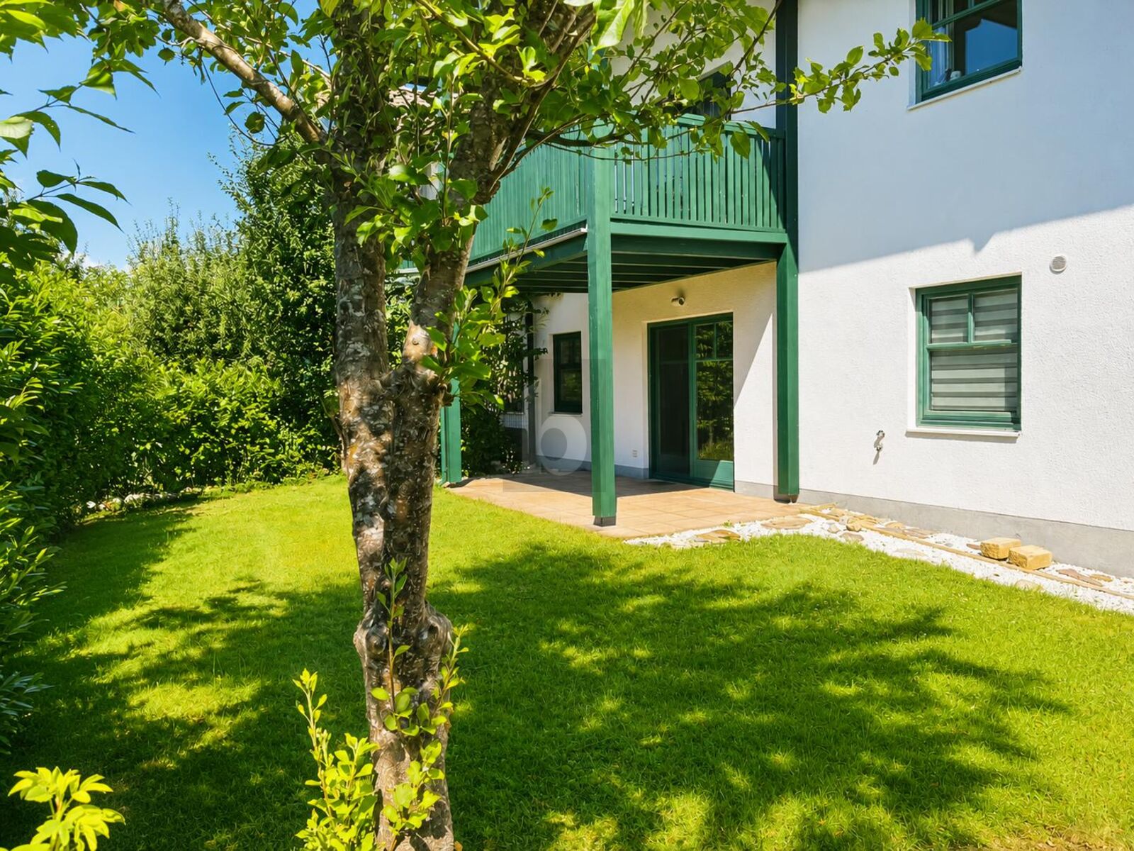 WOHNEN WIE IM EIGENEN HAUS ? ERDGESCHOSSWOHNUNG MIT GROßEM PRIVATGARTEN IN MONDSEE