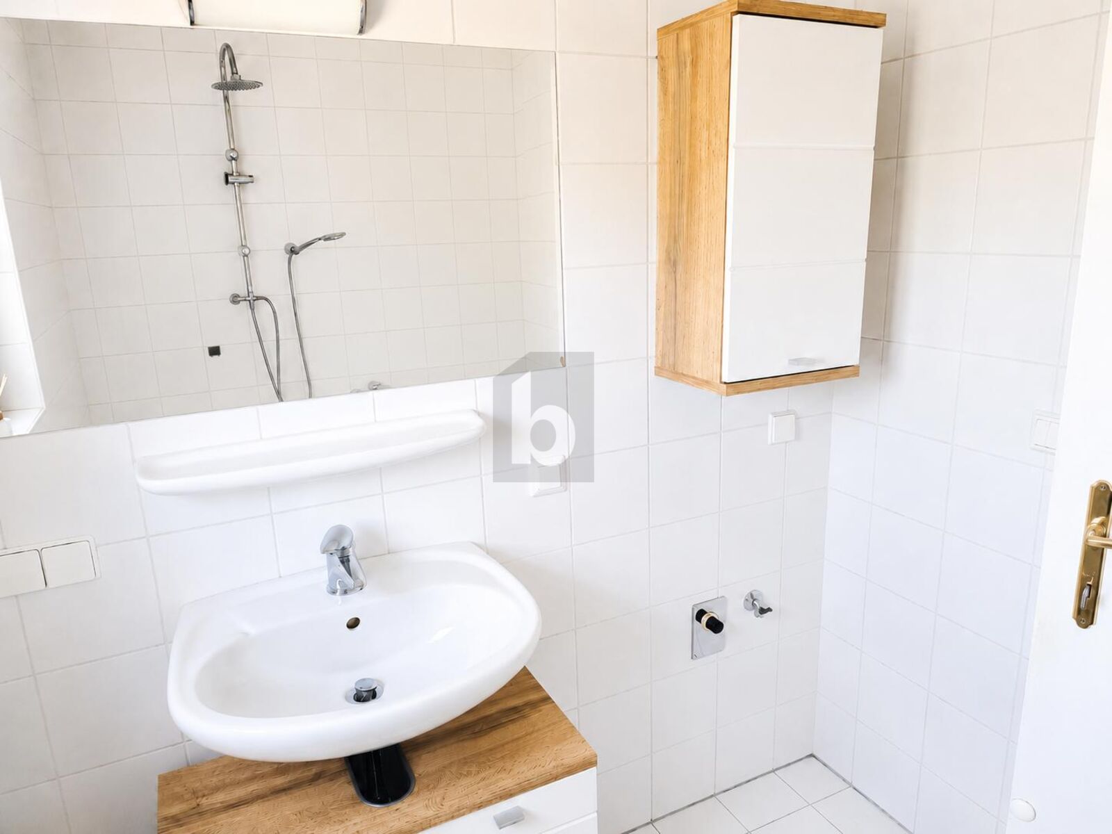 WOHNEN WIE IM EIGENEN HAUS ? ERDGESCHOSSWOHNUNG MIT GROßEM PRIVATGARTEN IN MONDSEE / / 5310 Mondsee / Bild 3