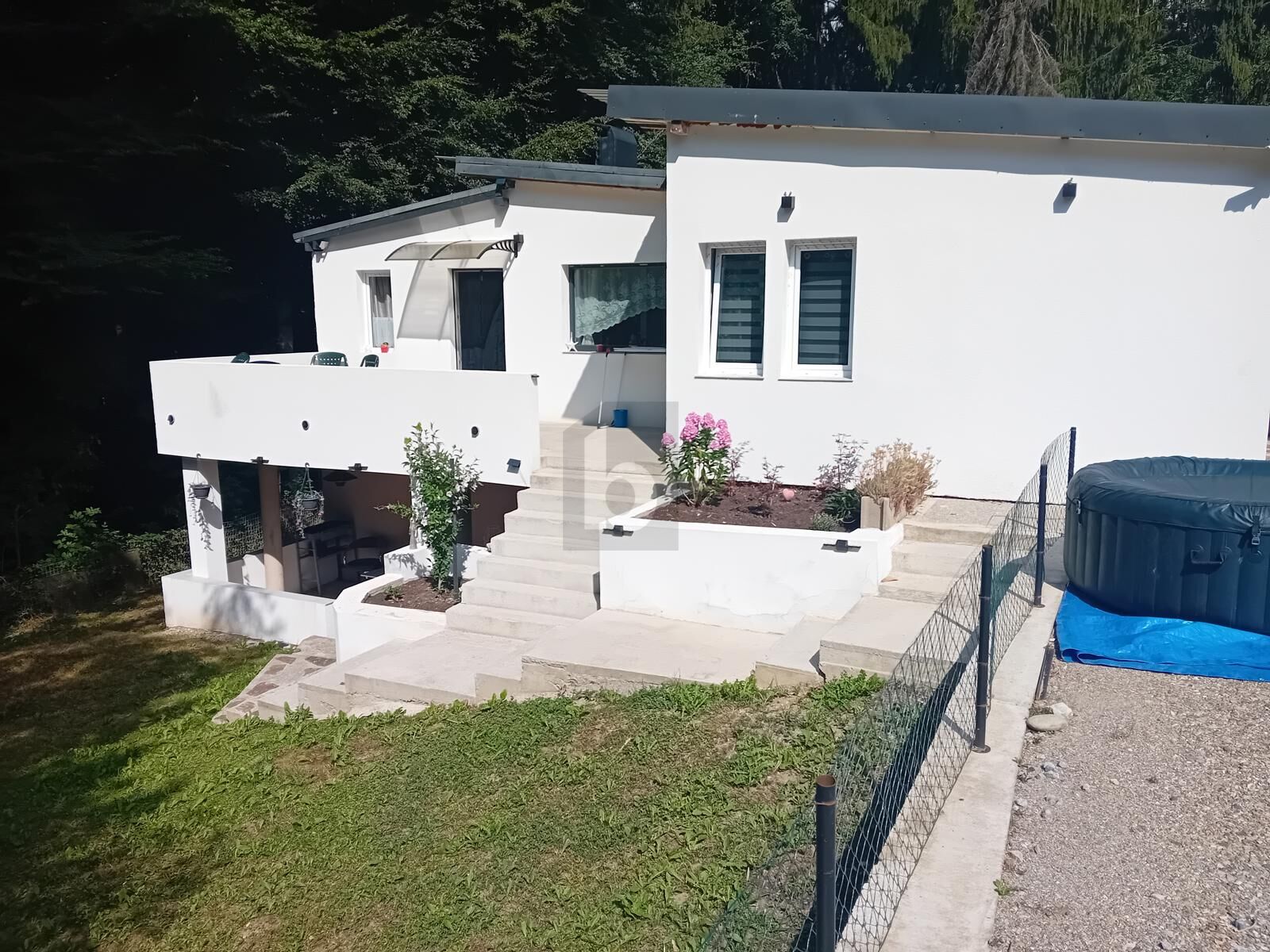 MODERNES EINFAMILIENHAUS MIT WÄRMEPUMPE, CARPORT UND GROßEM GRUNDSTÜCK IN RUHIGER LAGE