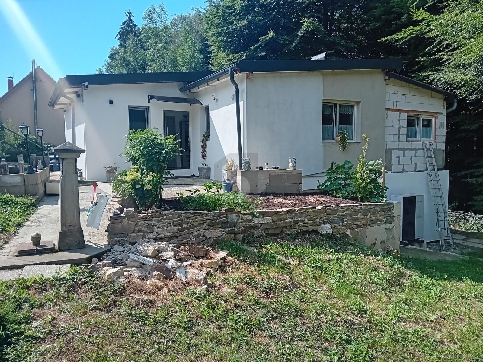MODERNES EINFAMILIENHAUS MIT WÄRMEPUMPE, CARPORT UND GROßEM GRUNDSTÜCK IN RUHIGER LAGE / / 8044 Graz / Bild 1