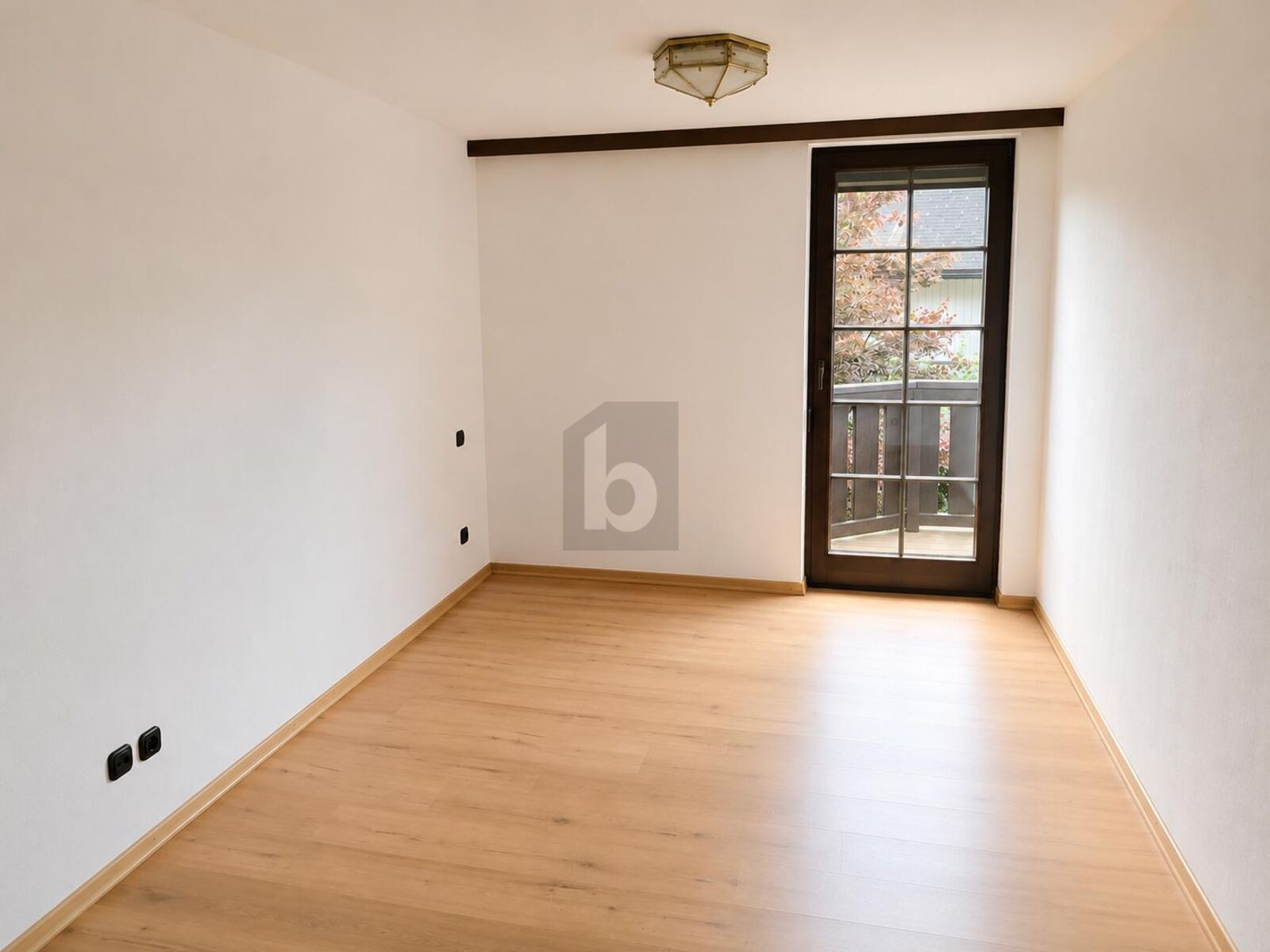 GROßZÜGIGES WOHNEN MIT GALERIE, GARTEN & TRAUMHAFTEM BERGBLICK / / 5400 Hallein / Bild 3