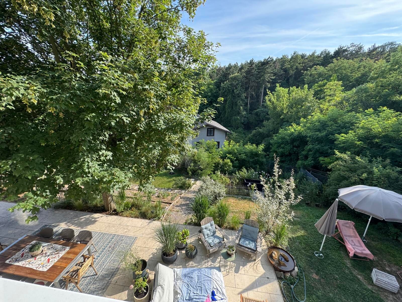 BEFRISTETES EINFAMILIENHAUS IM GRÜNEN MIT BLICK AUF DIE SKYLINE VON WIEN
