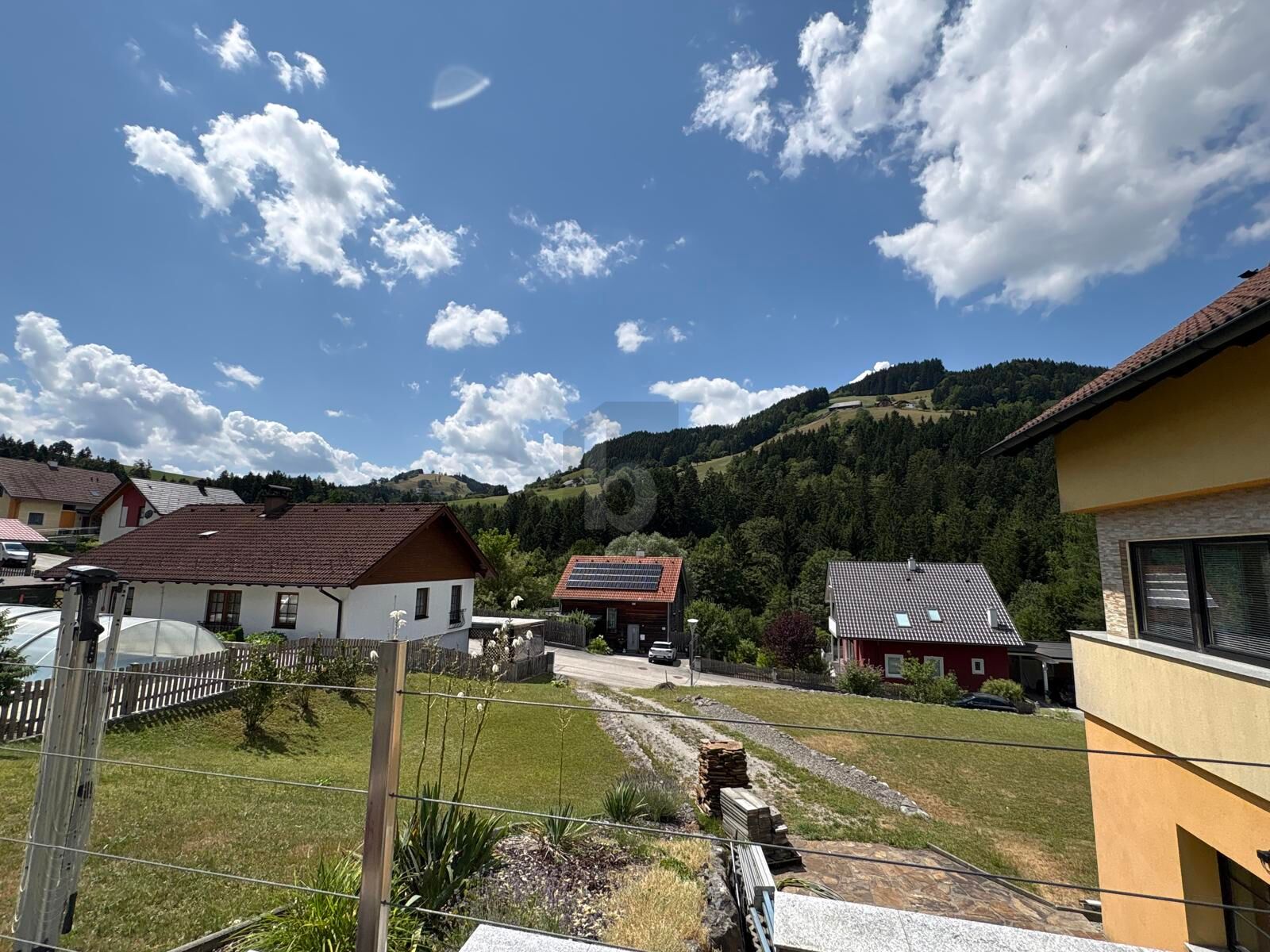EINZIEHEN, WOHLFÜHLEN & WEITERENTWICKELN ? GROßZÜGIGES FAMILIENPARADIES MIT TRAUMGARTEN, SAUNA UND AUSBAUPOTENZIAL IN SONNIGER AUSSICHTSLAGE / / 3340 Waidhofen an der Ybbs / Bild 4