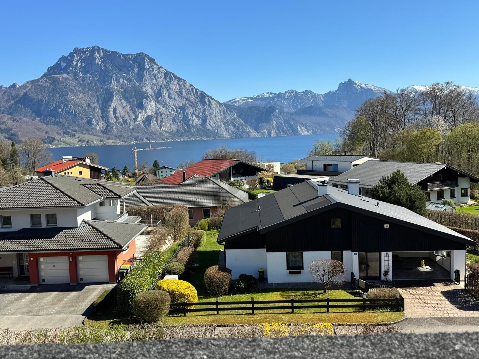 VOLL M�BLIERTE EIGENTUMSWOHNUNG MIT UNVERBAUBAREM SEEBLICK /  / 4813&nbsp;Altm�nster / Bild 1