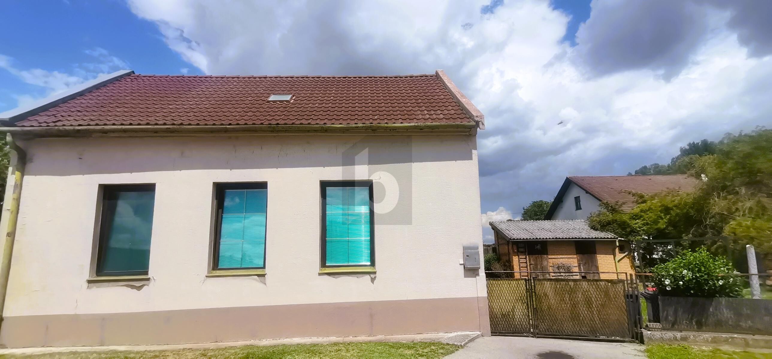 ZUM WACHK�SSEN - KOMPAKTES HAUS MIT GARTEN UND SCHUPPEN