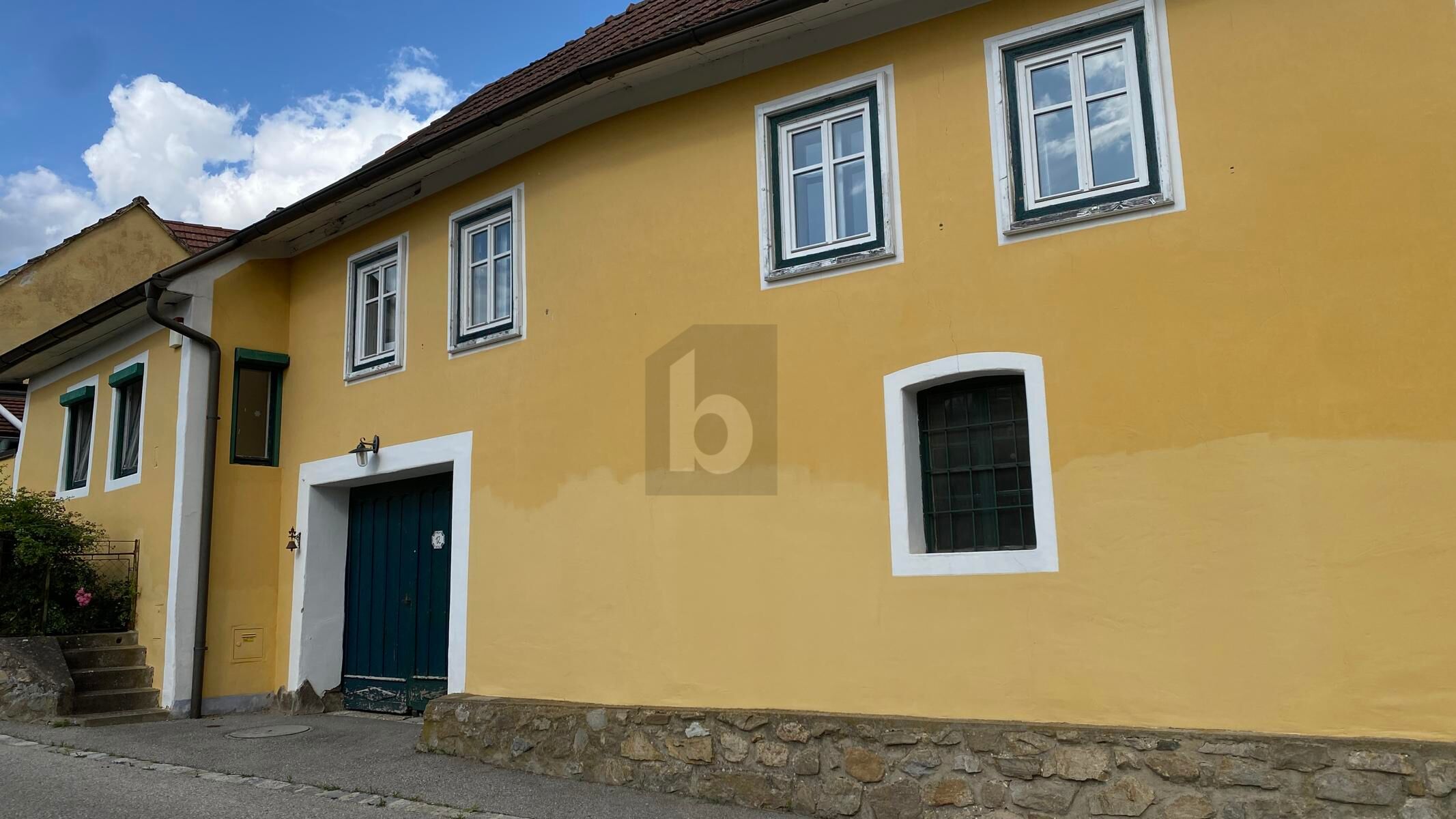 GESCHICHTSTR�CHTIGES EINFAMILIENHAUS / WINZERHOF IN DER IDYLLE 