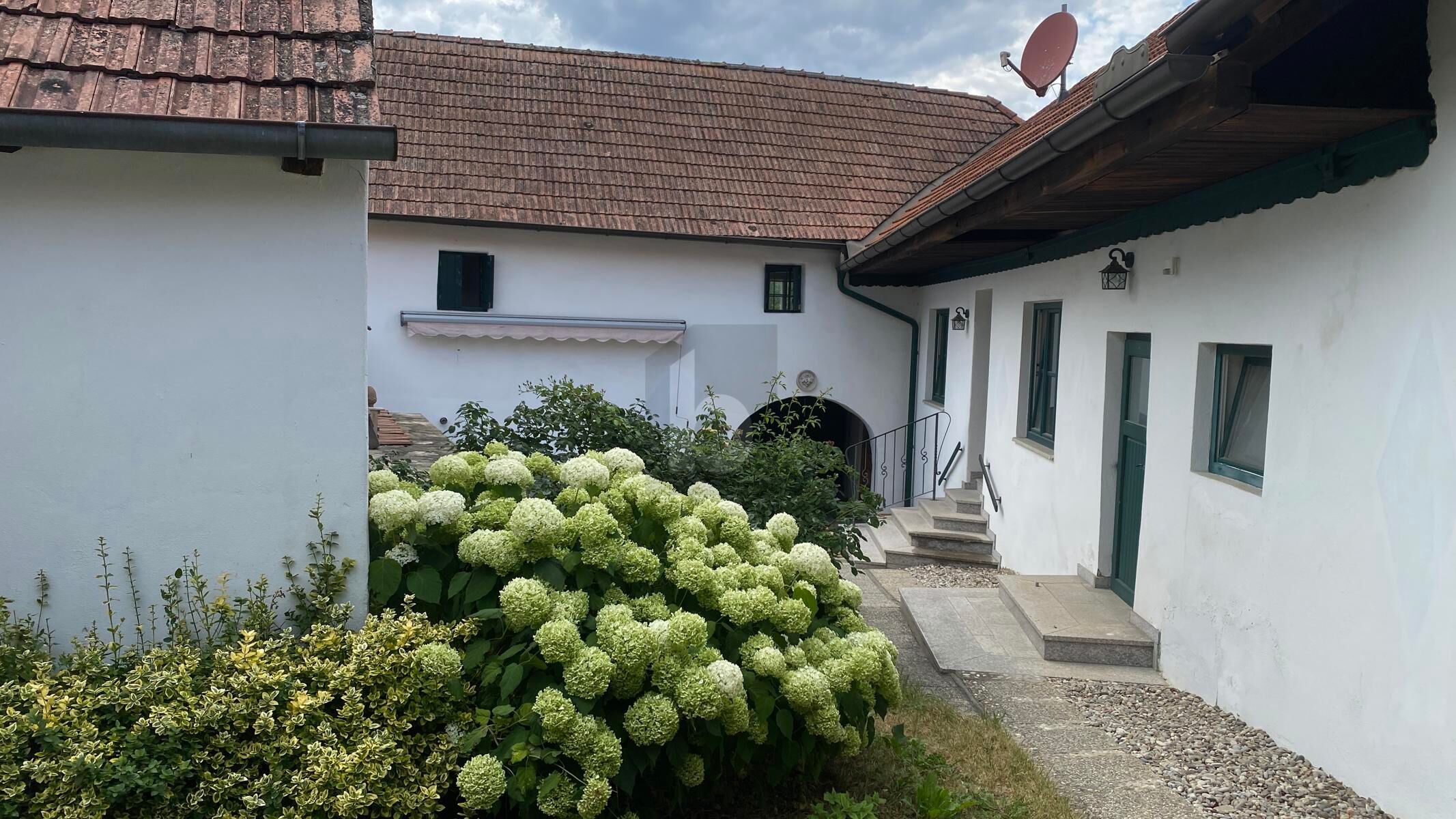 GESCHICHTSTRÄCHTIGES EINFAMILIENHAUS / WINZERHOF IN DER IDYLLE / / 3491 Straß / Bild 2