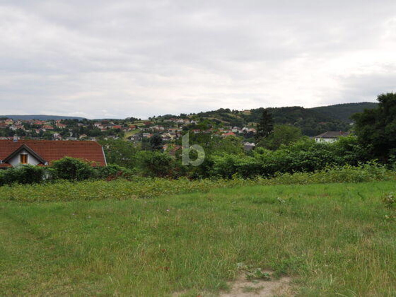 PANORAMAGRUND MIT GUTER INFRASTRUKTUR / / 7203 Wiesen / Bild 0