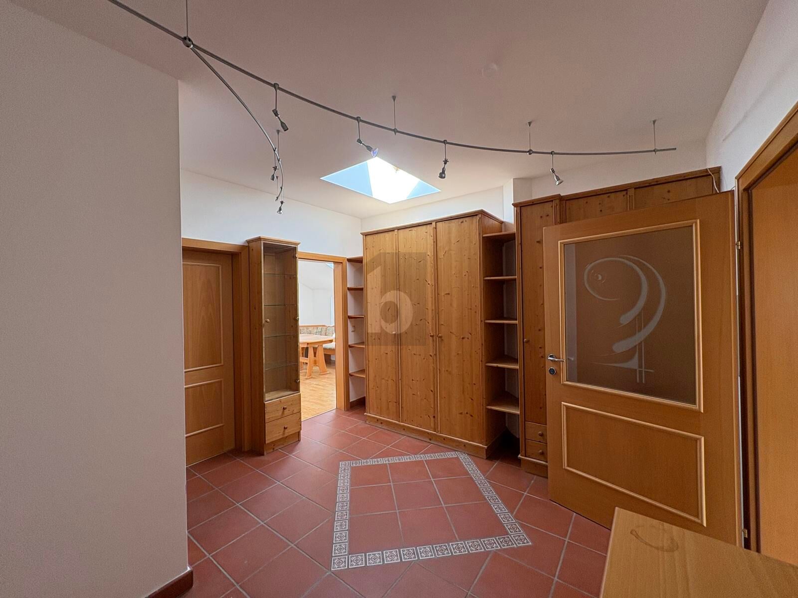 EXKLUSIVE DACHGESCHOSSWOHNUNG MIT SÜDBALKON ? IDEAL FÜR UNTERNEHMER ODER BETRIEBSINHABER / / 4484 Kronstorf / Bild 4