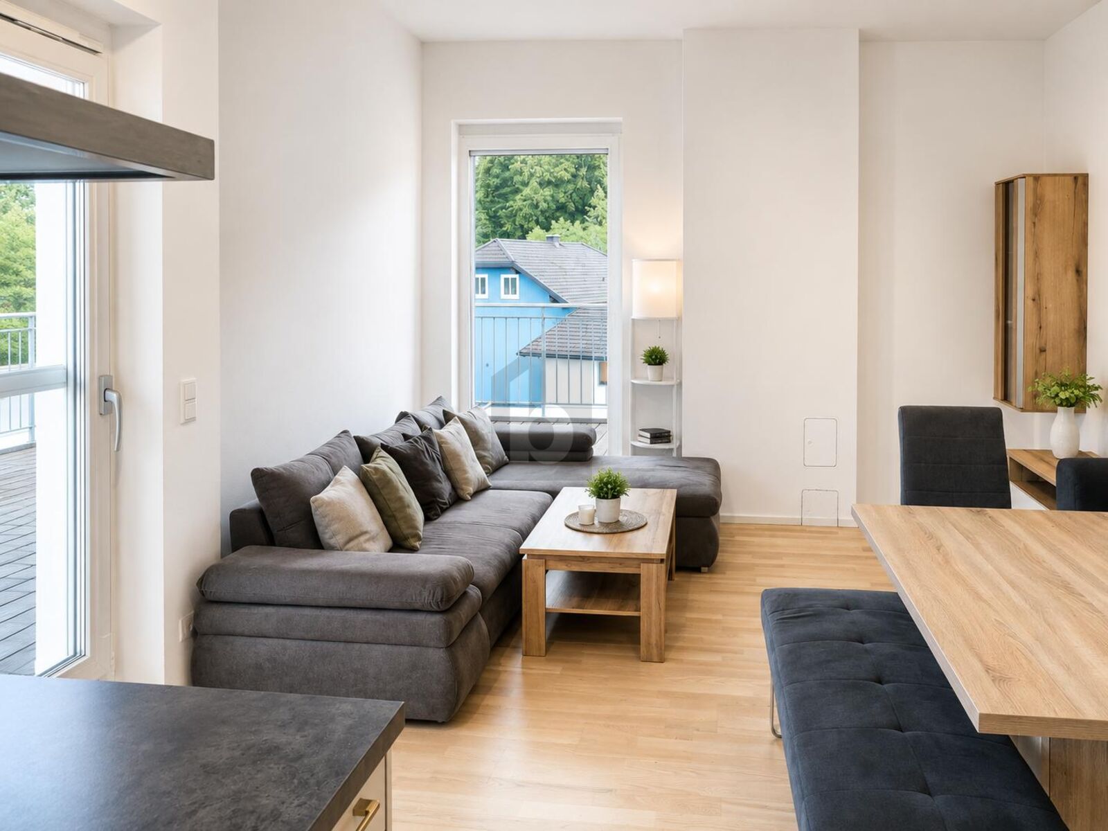 EXKLUSIVES PENTHOUSE MIT AUßERGEWÖHNLICH GROßER DACHTERRASSE UND TRAUMHAFTEM WEITBLICK / / 5141 Moosdorf / Bild 3