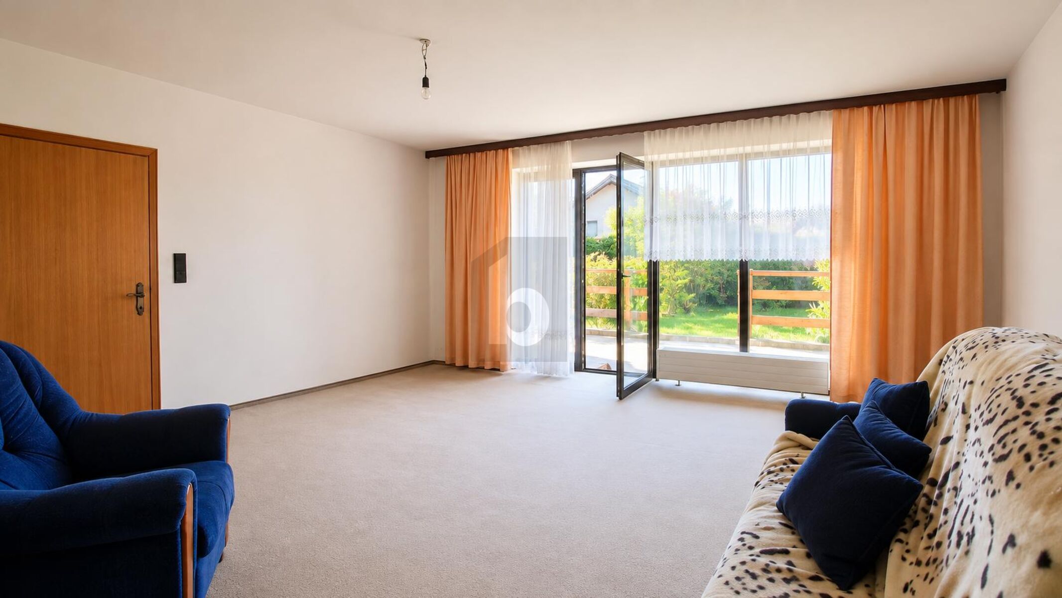 CHARMANTES WOHNHAUS MIT GRO�Z�GIGEM GARTEN UND �BERDACHTER TERRASSE /  / 5122&nbsp;Ach / Bild 1