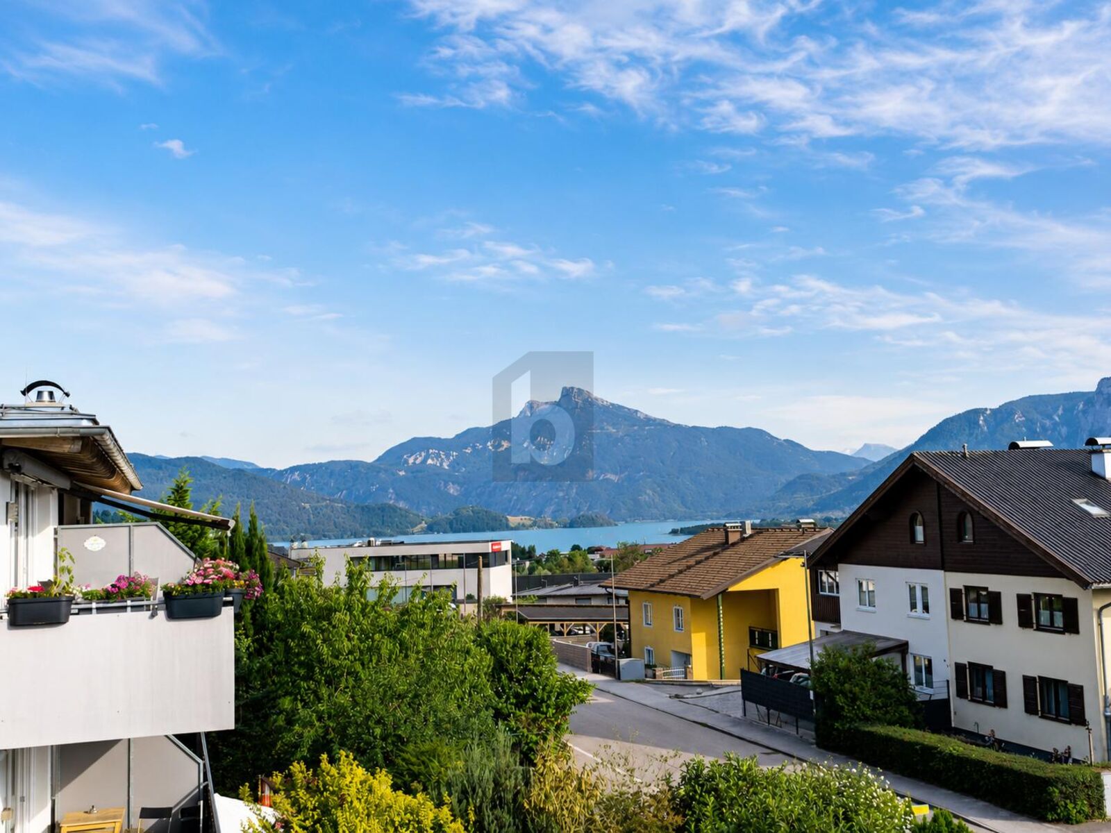 PENTHOUSE-FEELING IN MONDSEE ? GRO�Z�GIGES WOHNEN MIT SEE- & BERGPANORAMA
