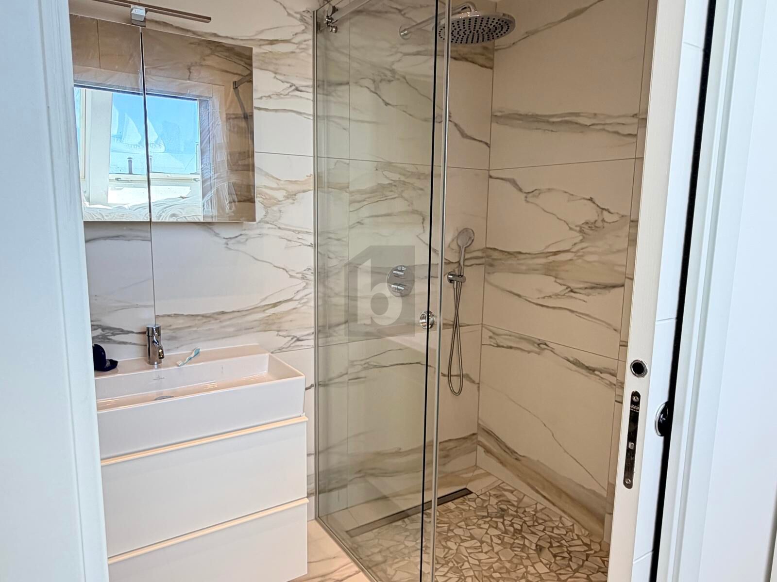 Preisreduktion! NEUBAU FEELING AUF SANIERTEM ALTBAU BEIM AKH / / 1090 Wien / Bild 3