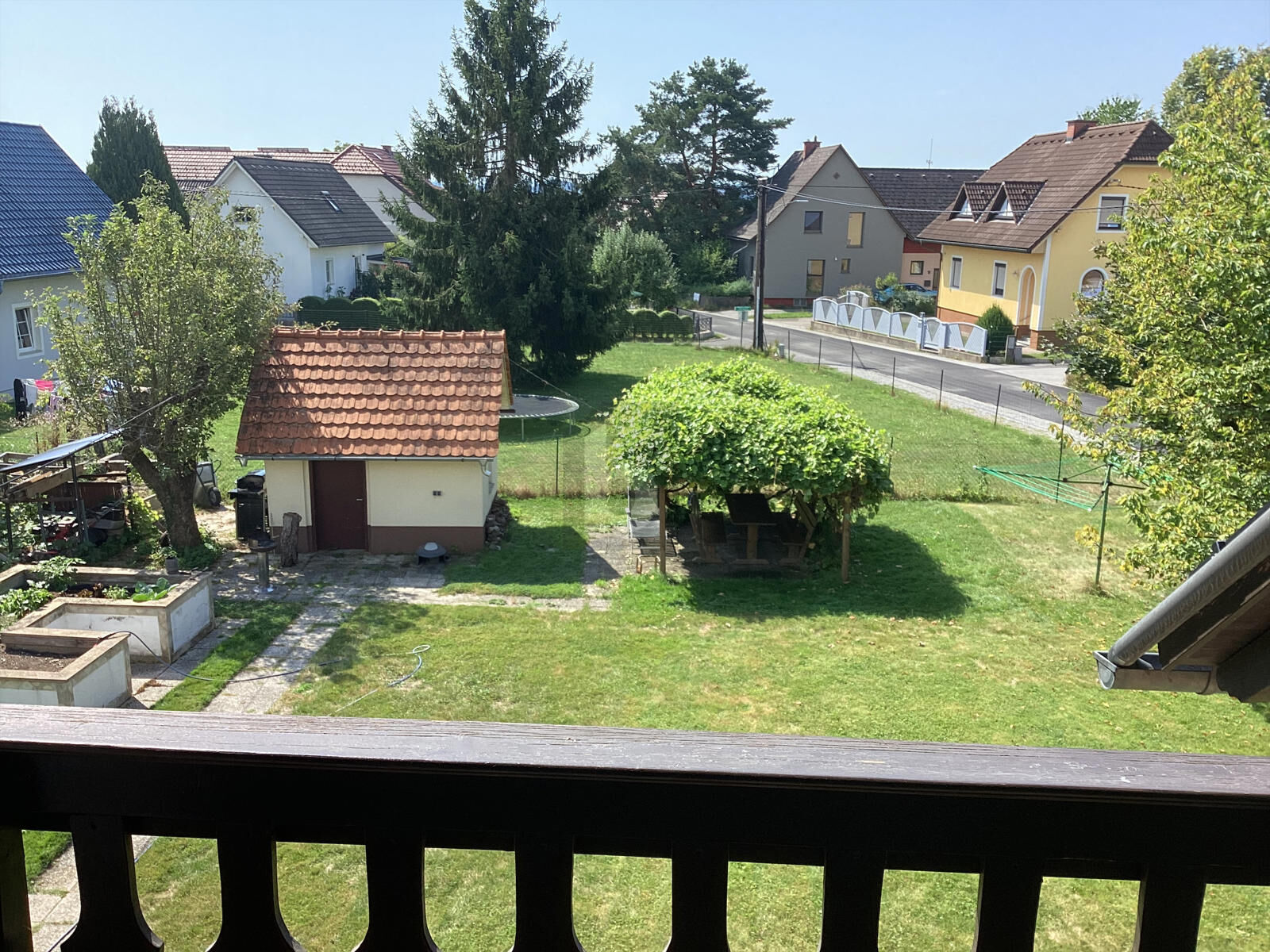 ALLES INKLUSIVE: MÖBLIERTES DACHGESCHOSS MIT BALKON & GARTEN