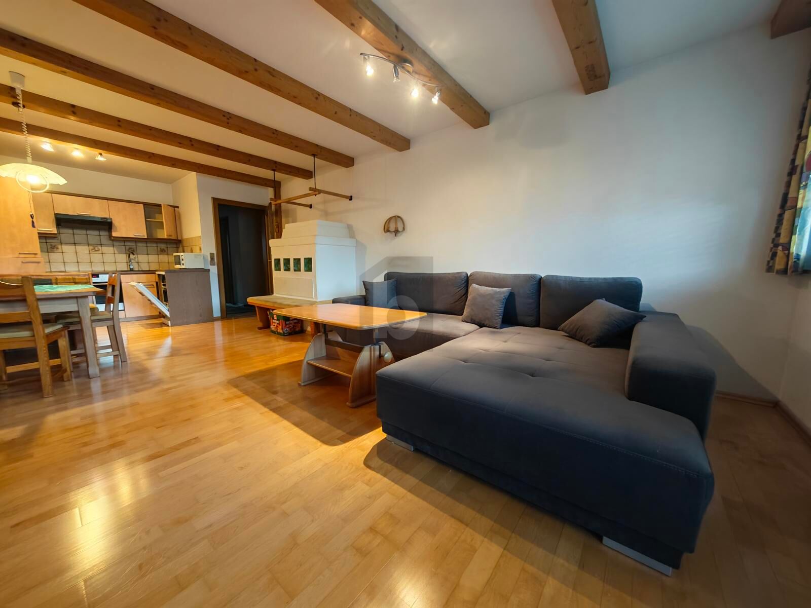 PREISHIT!VIEL POTENTIAL F�R HEIMWERKER! ZENTRALE LAGE MIT BALKON UND TIEFGARGE- ALLES WAS MAN BRAUCHT  /  / 5760&nbsp;Saalfelden am Steinernen Meer / Bild 1