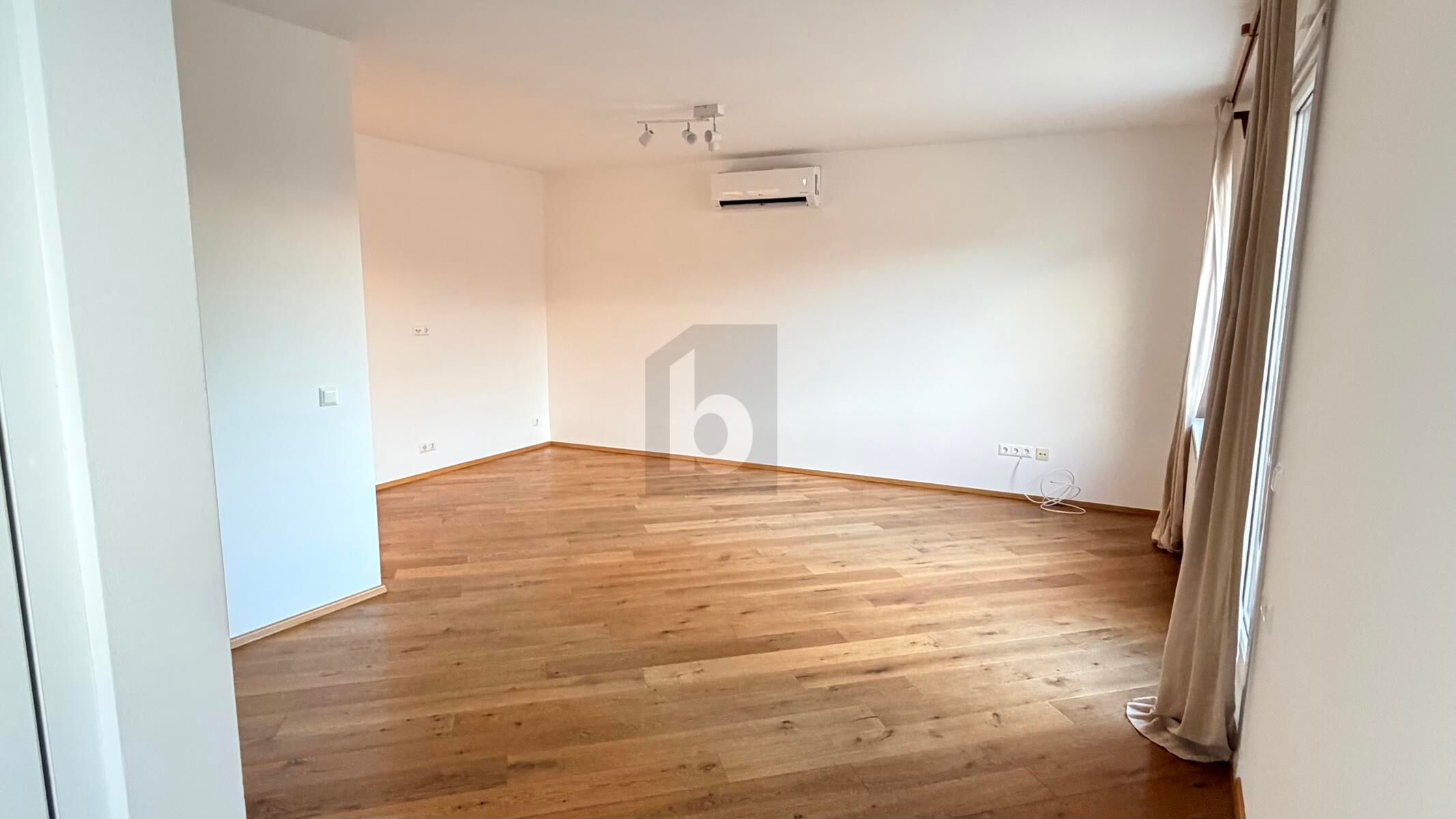 SANIERT IN RUHELAGE MIT GROSSER TERRASSE / / 1180 Wien / Bild 1