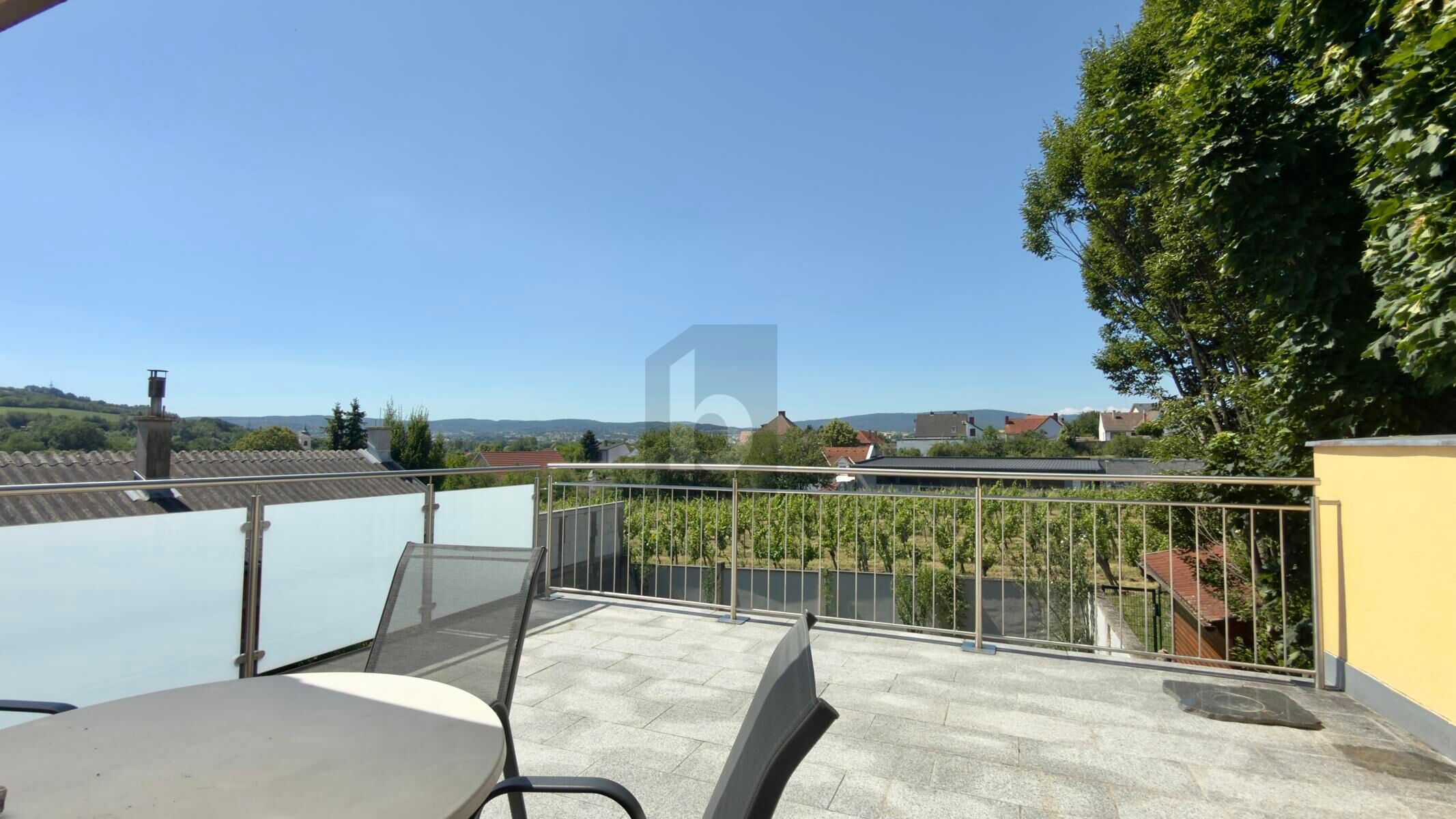 TOP RUHELAGE MIT 2 WOHNEIHEITEN, S�D-WEST GARTEN UND PANORAMA-TERRASSE