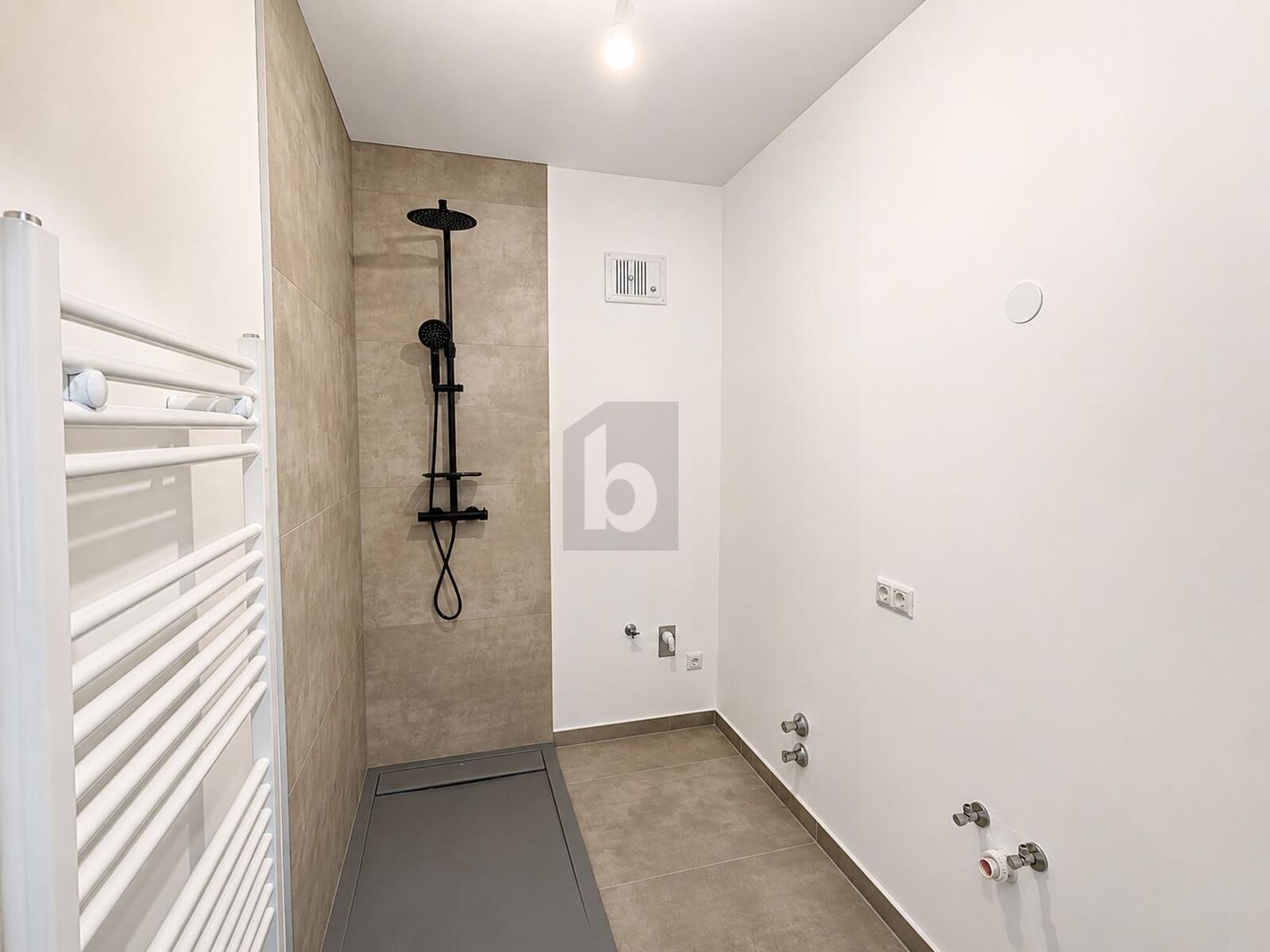 ERSTBEZUG MIT STIL | HOCHWERTIG SANIERTES ZUHAUSE MIT PARKPLATZ / / 8051 Graz / Bild 3