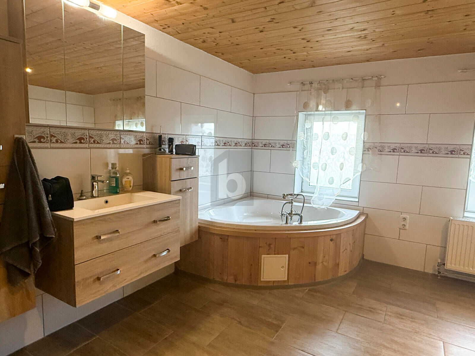 RAUMWUNDER MIT GESCHICHTE: 11 ZIMMER, 2 WOHNUNGEN & 600 M² GRUNDSTÜCK / / 9751 Sachsenburg / Bild 2