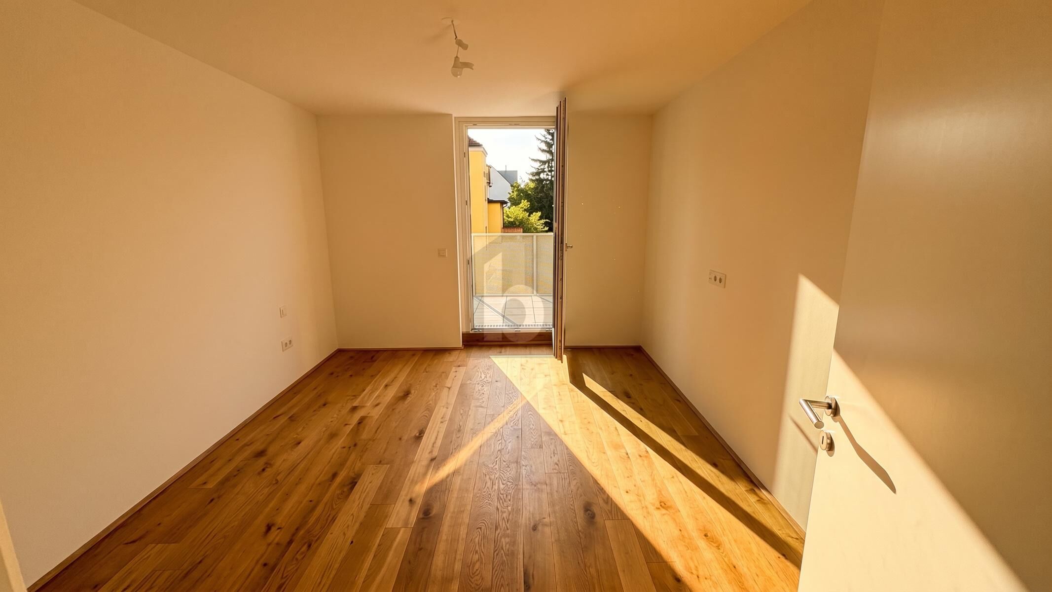 MODERNE OASE MIT GROSSER SONNENTERRASSE UND GR�NRUHELAGE /  / 1210&nbsp;Wien / Bild 2
