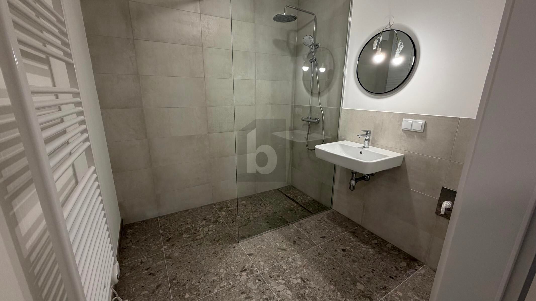 MODERNE OASE MIT GROSSER SONNENTERRASSE UND GR�NRUHELAGE /  / 1210&nbsp;Wien / Bild 4