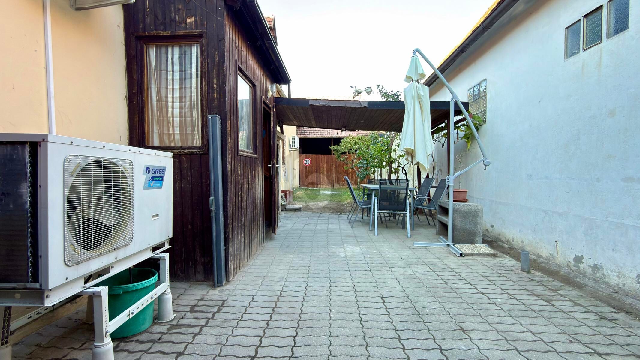 TEILSANIERT IN ABSOLUTER RUHELAGE MIT TEILKELLER UND STADL / / 7072 Mörbisch am See / Bild 4