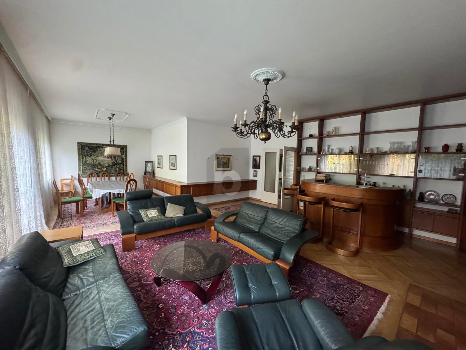 SELTENES JUWEL - AU�ERGEW�HNLICHES ANWESEN MIT PARK�HNLICHEM GARTEN, HALLENBAD UND VIEL PRIVATSPH�RE /  / 1210&nbsp;Wien / Bild 3