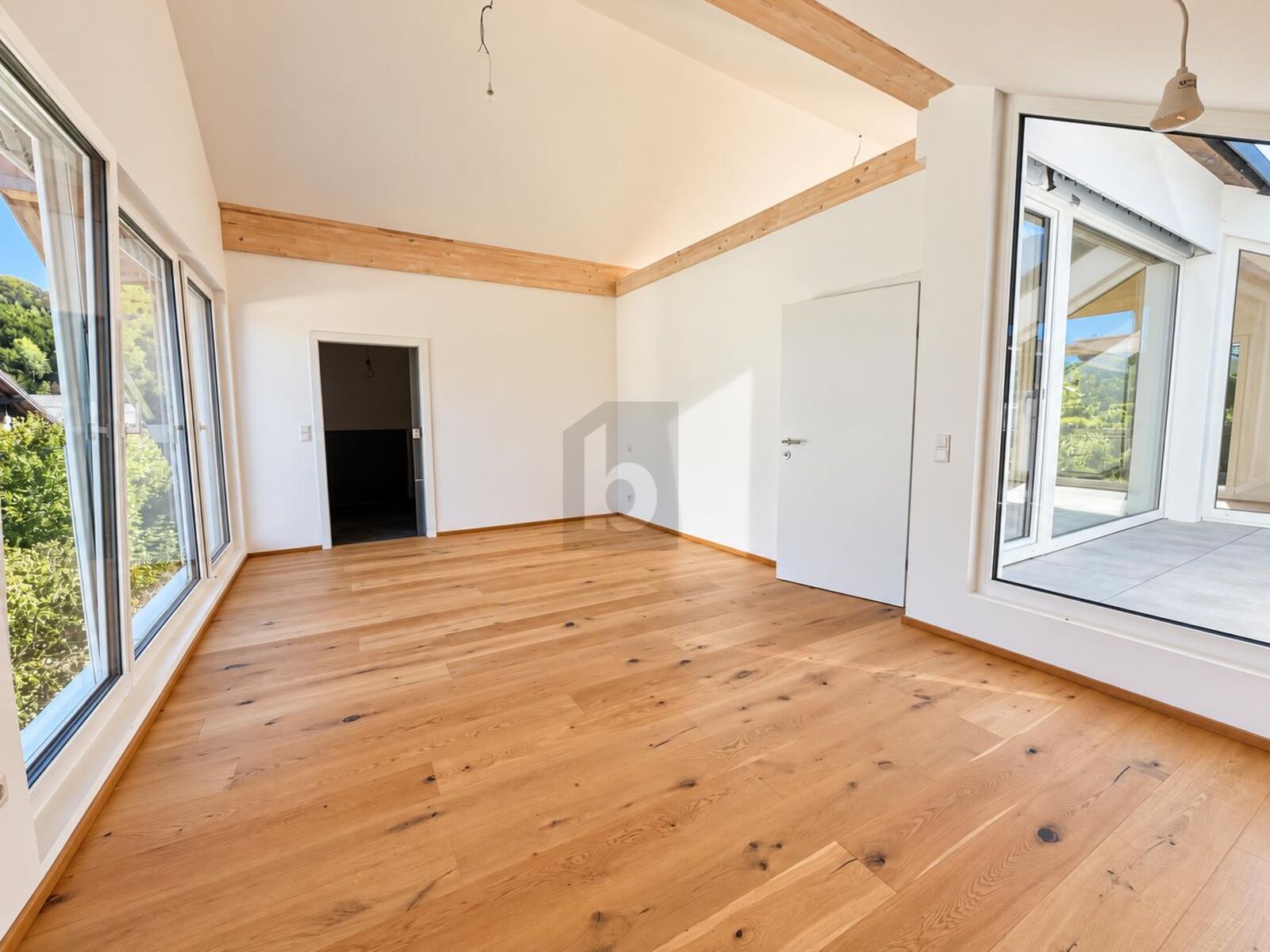 ERSTBEZUG MIT PENTHOUSE-FLAIR IN TOP AUSSTATTUNG UND DACHTERRASSE! /  / 5084&nbsp;Gro�gmain / Bild 1