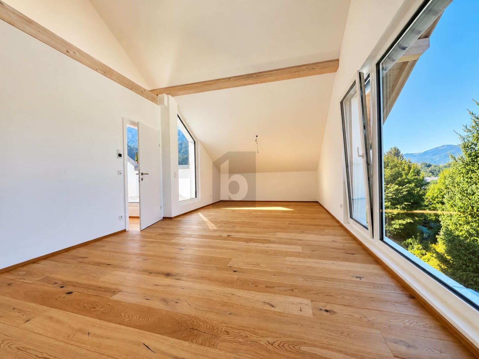 ERSTBEZUG MIT PENTHOUSE-FLAIR IN TOP AUSSTATTUNG UND DACHTERRASSE! /  / 5084&nbsp;Gro�gmain / Bild 3