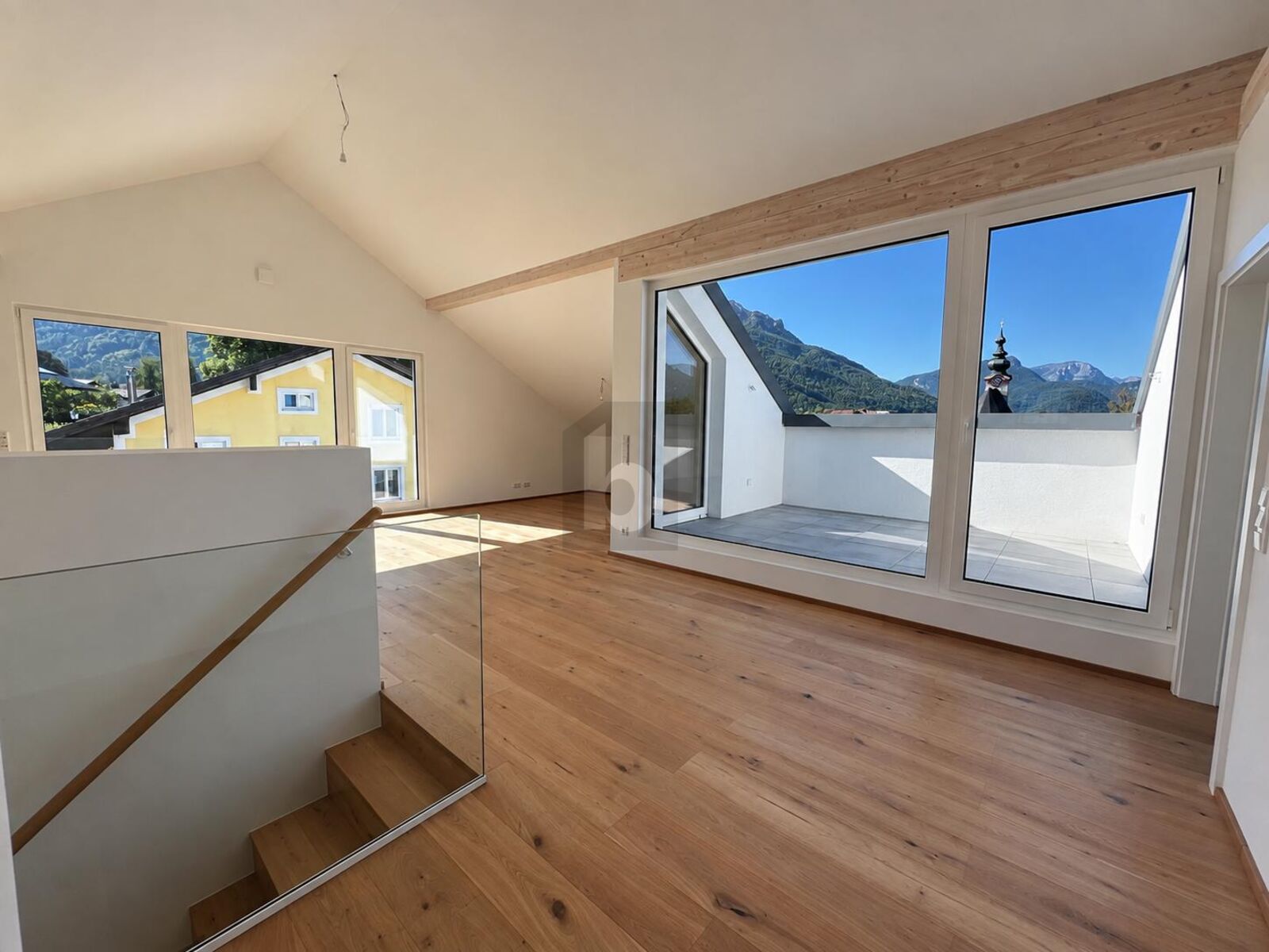 ERSTBEZUG MIT PENTHOUSE-FLAIR IN TOP AUSSTATTUNG UND DACHTERRASSE! /  / 5084&nbsp;Gro�gmain / Bild 0