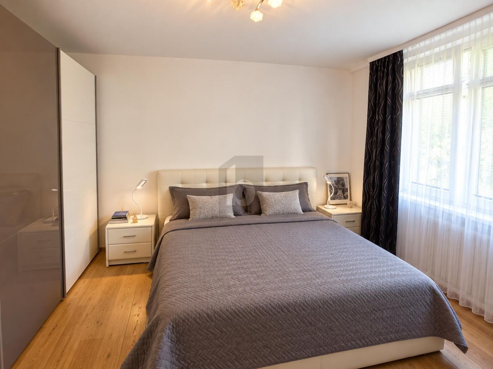STILVOLLE 4-ZIMMER-WOHNUNG MIT BALKON, LOGGIA UND EIGENEM PARKPLATZ / / 8051 Graz / Bild 2