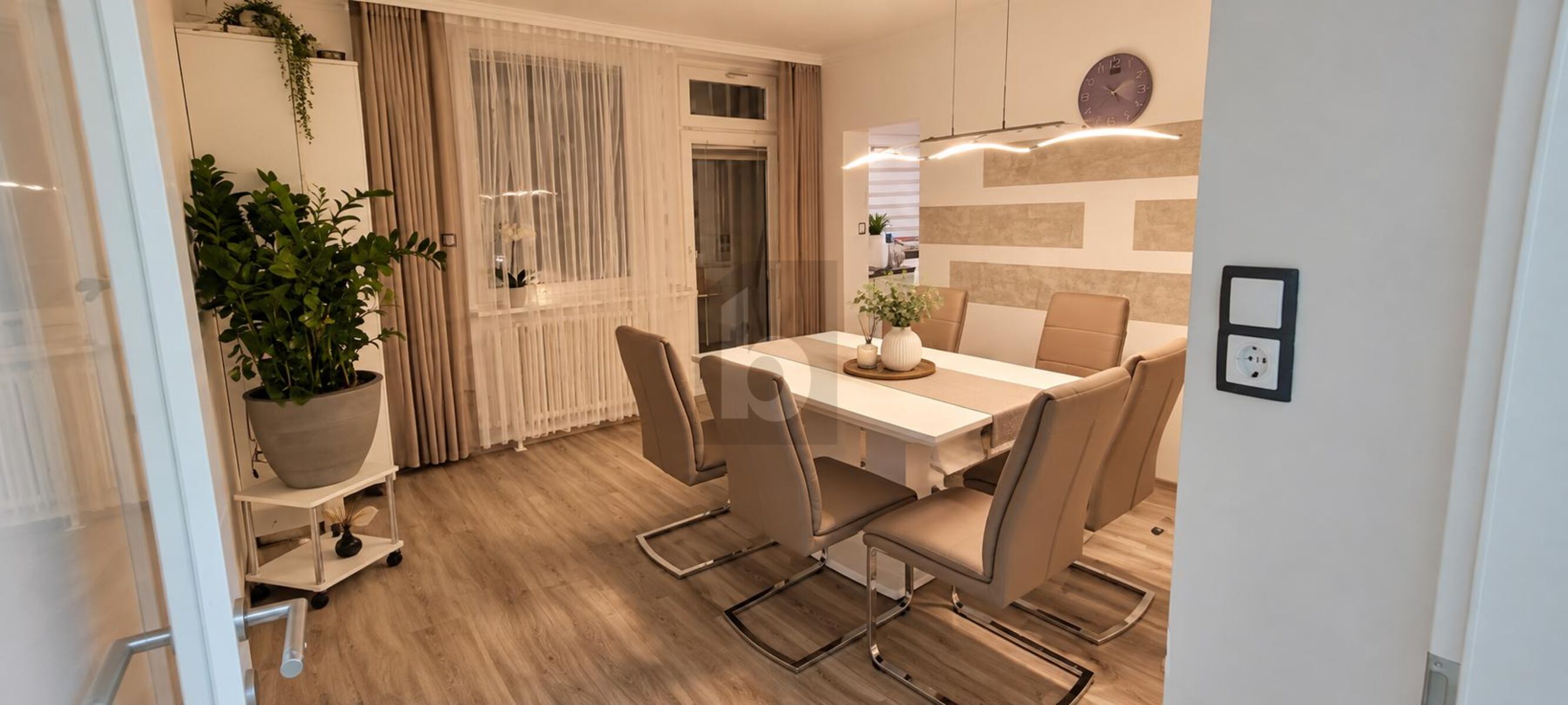 STILVOLLE 4-ZIMMER-WOHNUNG MIT BALKON, LOGGIA UND EIGENEM PARKPLATZ / / 8051 Graz / Bild 3