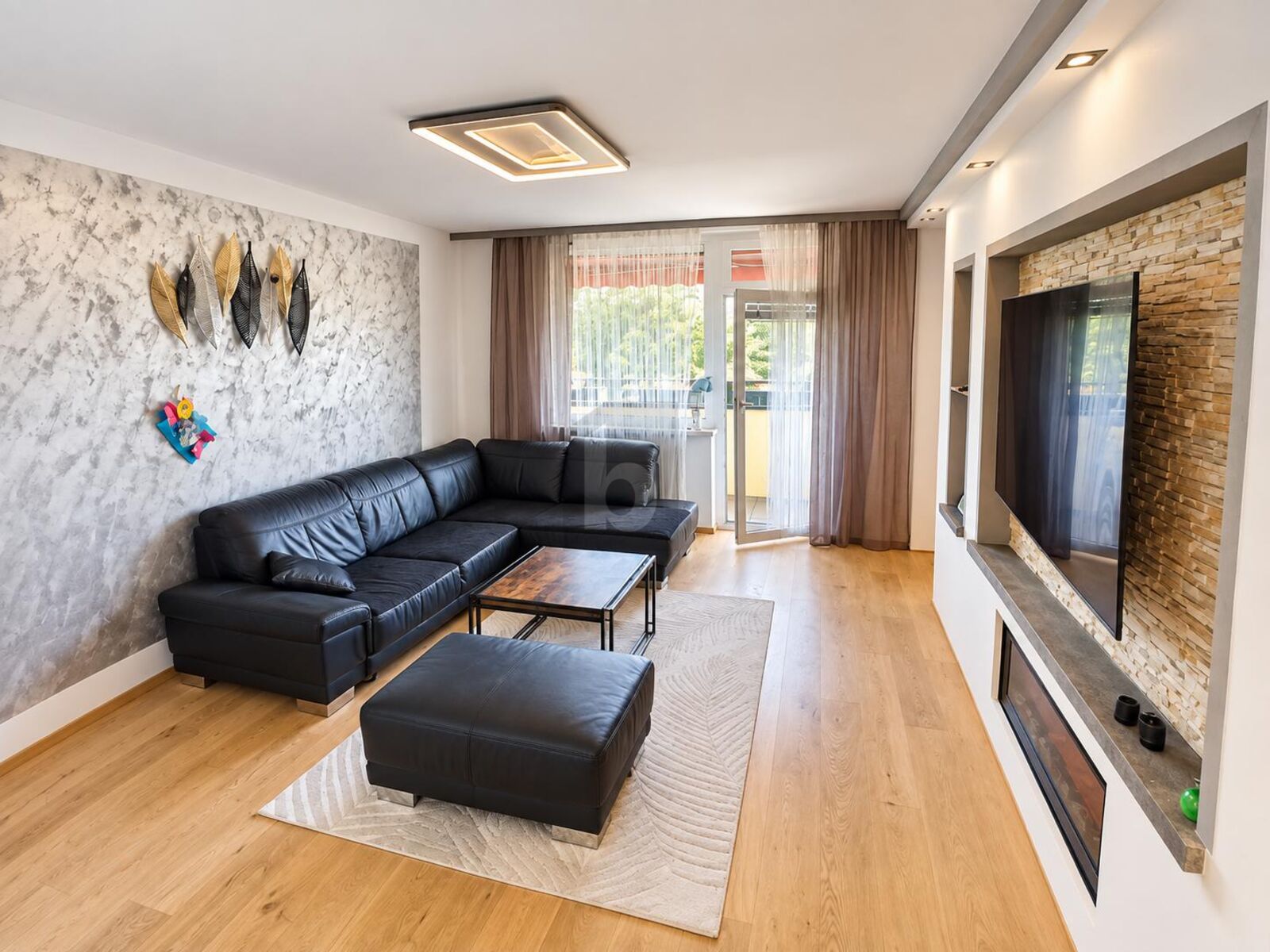 STILVOLLE 4-ZIMMER-WOHNUNG MIT BALKON, LOGGIA UND EIGENEM PARKPLATZ / / 8051 Graz / Bild 0