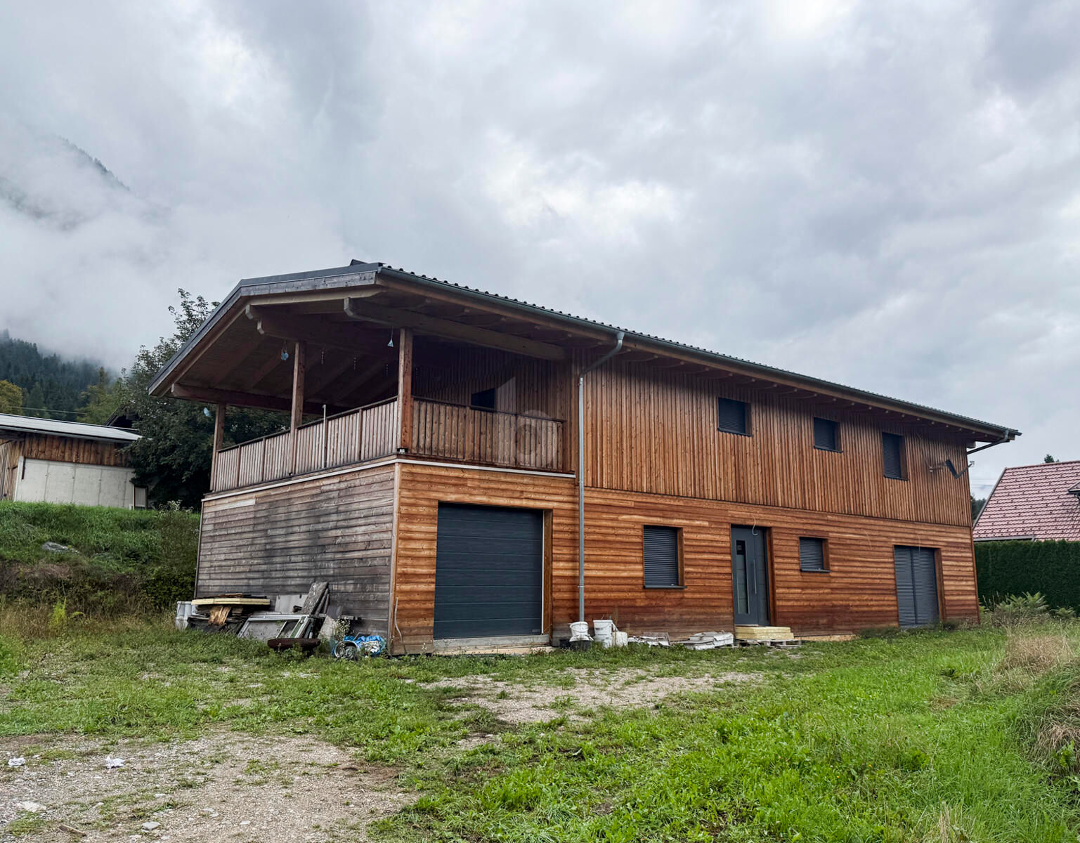 GRO�Z�GIGES WOHNHAUS MIT DREI G�STEAPARTMENTS ZUM FERTIGSTELLEN /  / 9620&nbsp;Hermagor / Bild 0