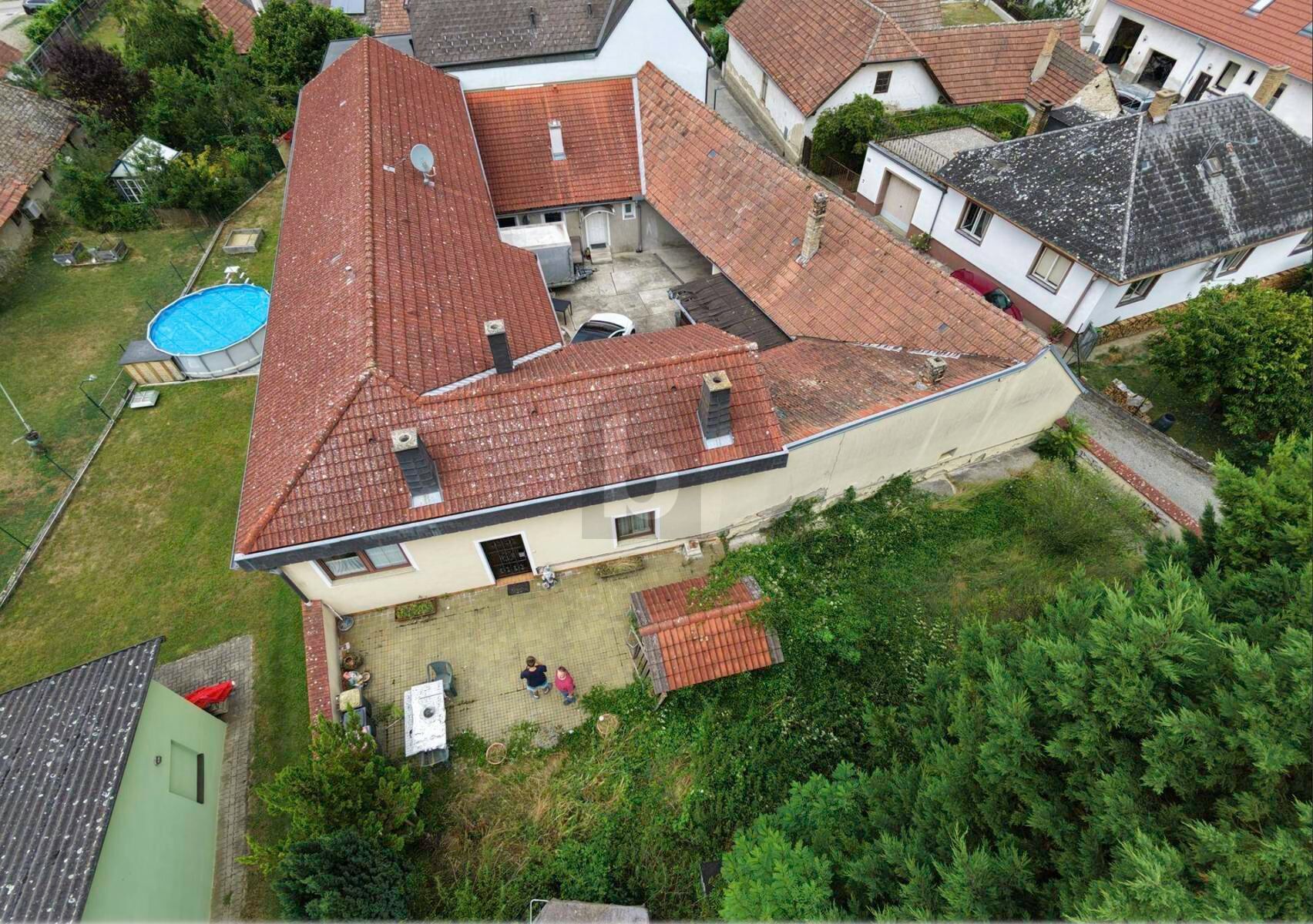 ZUHAUSE MIT MÖGLICHKEITEN: GROßZÜGIGES MEHRFAMILIENHAUS / / 3550 Langenlois / Bild 0
