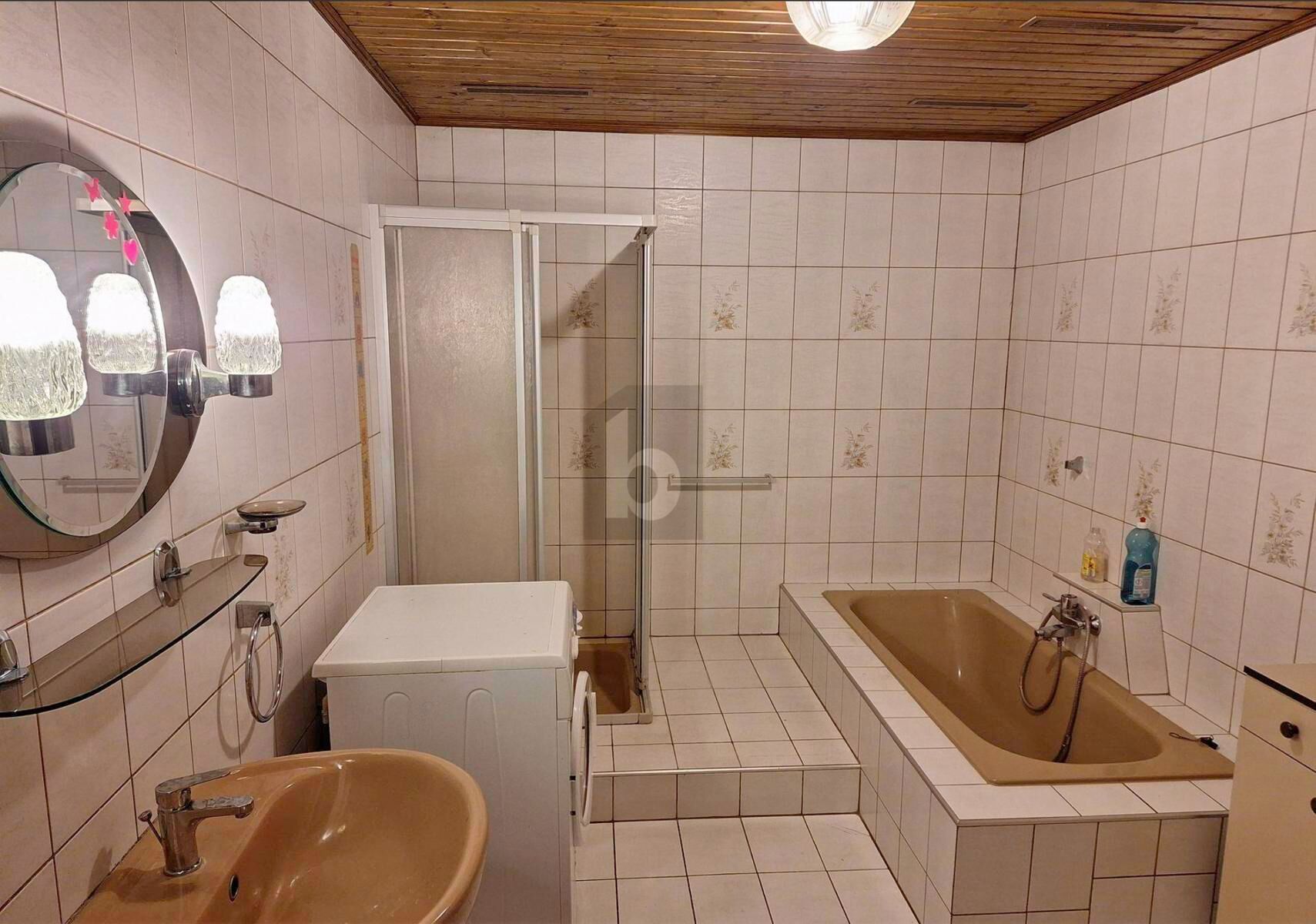 ZUHAUSE MIT MÖGLICHKEITEN: GROßZÜGIGES MEHRFAMILIENHAUS / / 3550 Langenlois / Bild 4