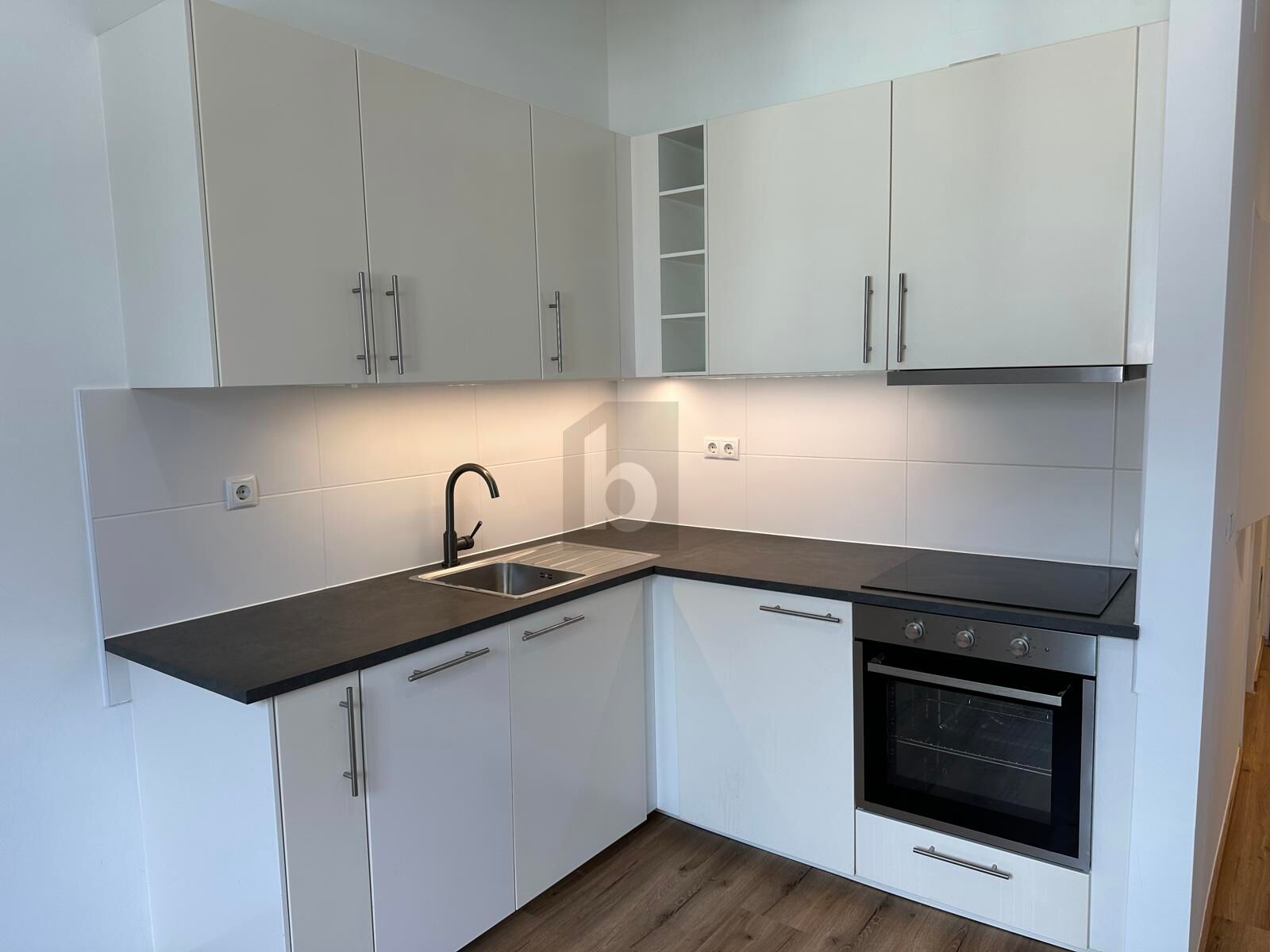 TOPLAGE TRIFFT RUHE ? STILVOLL SANIERTE WOHNUNG IM HERZEN INNSBRUCKS /  / 6020&nbsp;Innsbruck / Bild 3