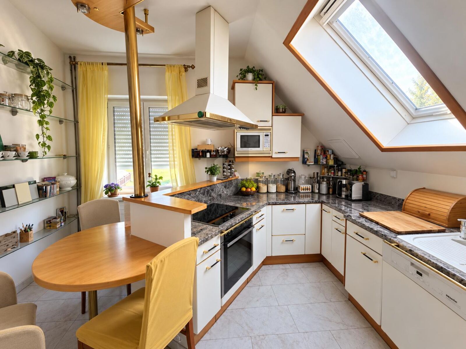 EIN ZUHAUSE MIT CHARAKTER ? GALERIE, GROSSZ�GIGKEIT & CHARME /  / 8045&nbsp;Graz / Bild 1